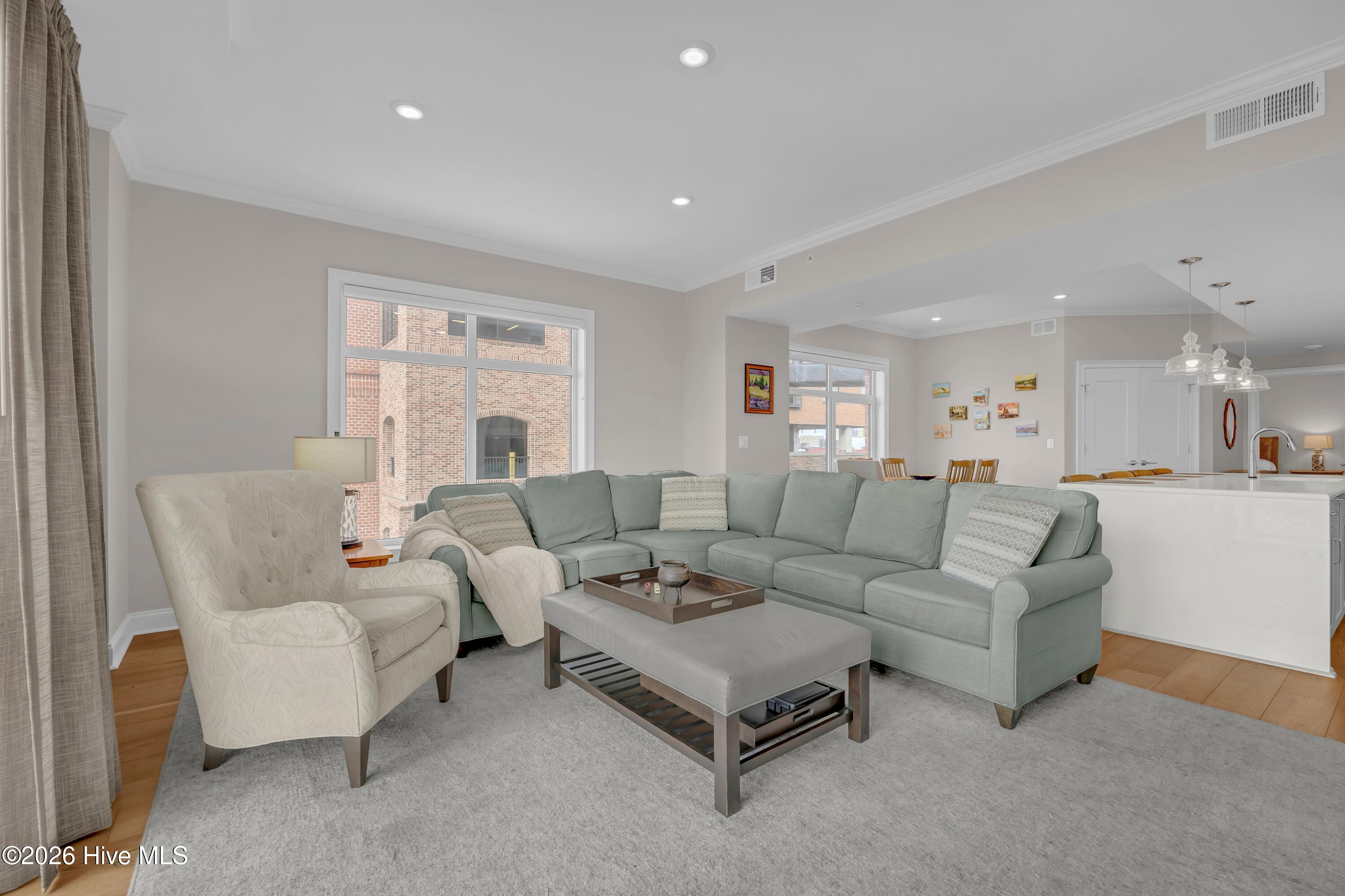 100556399 | Photo 14