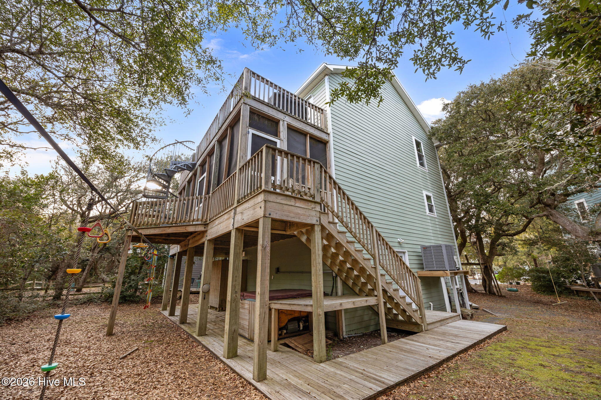 100552067 | Photo 40