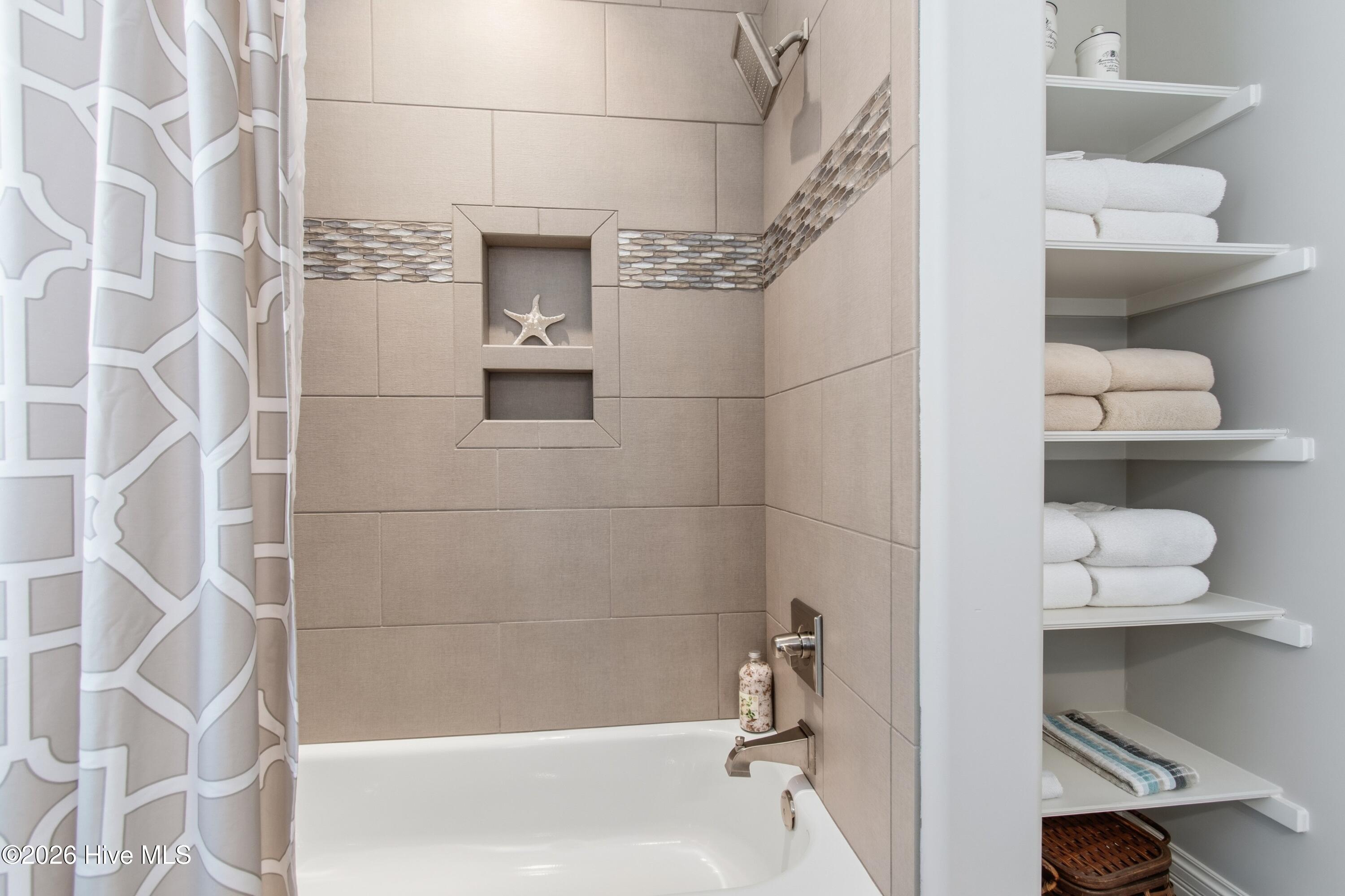 100555606 | Photo 42