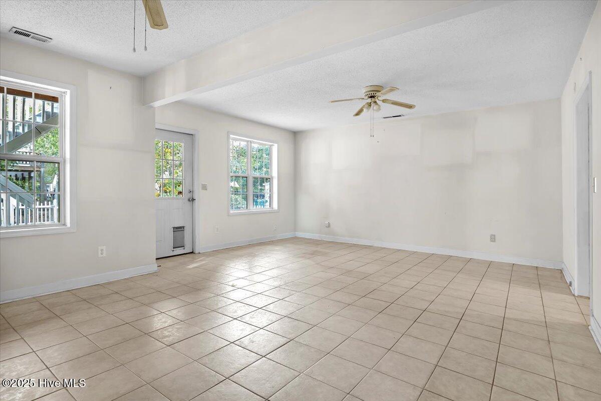 100543778 | Photo 40