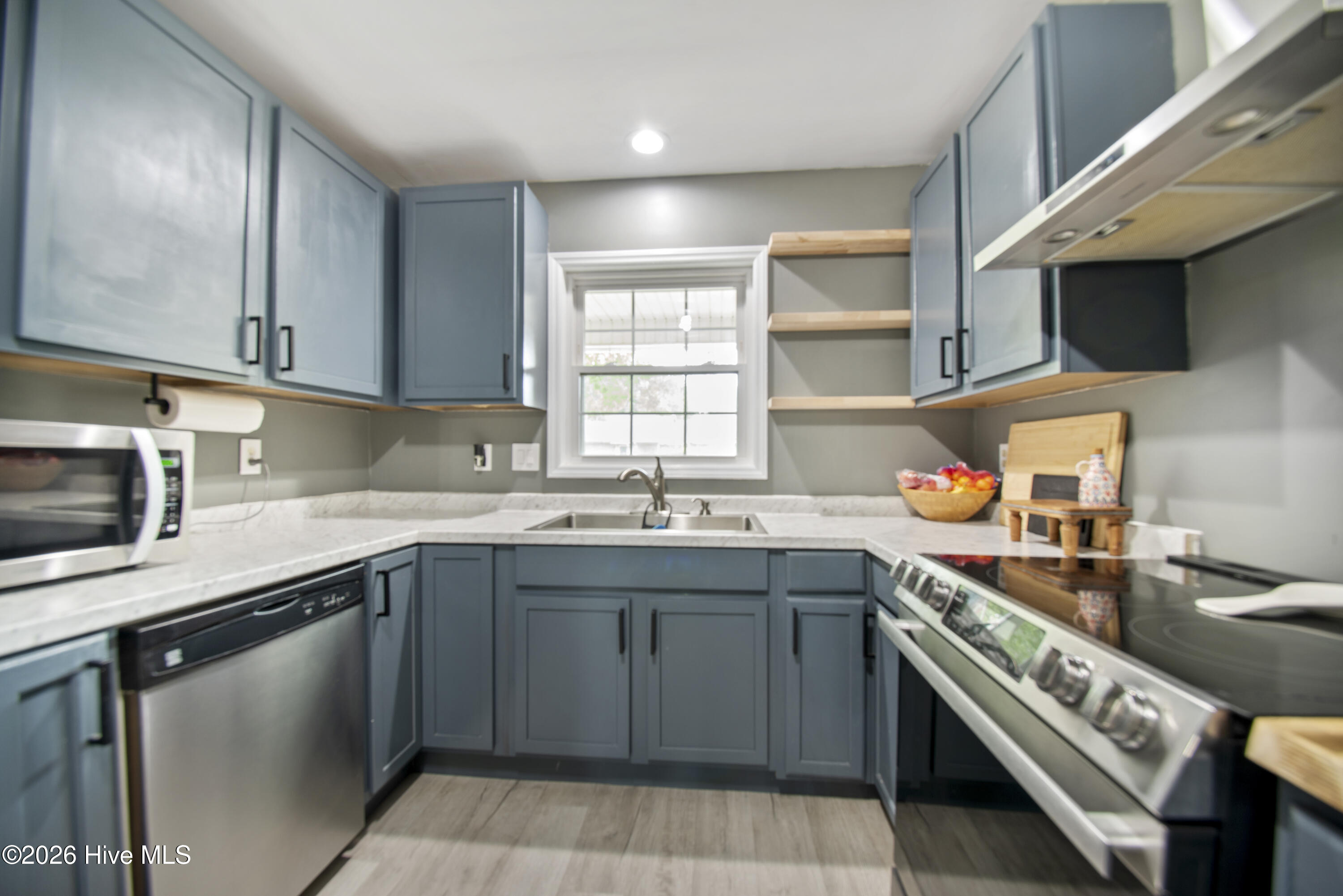 100570335 | Photo 10