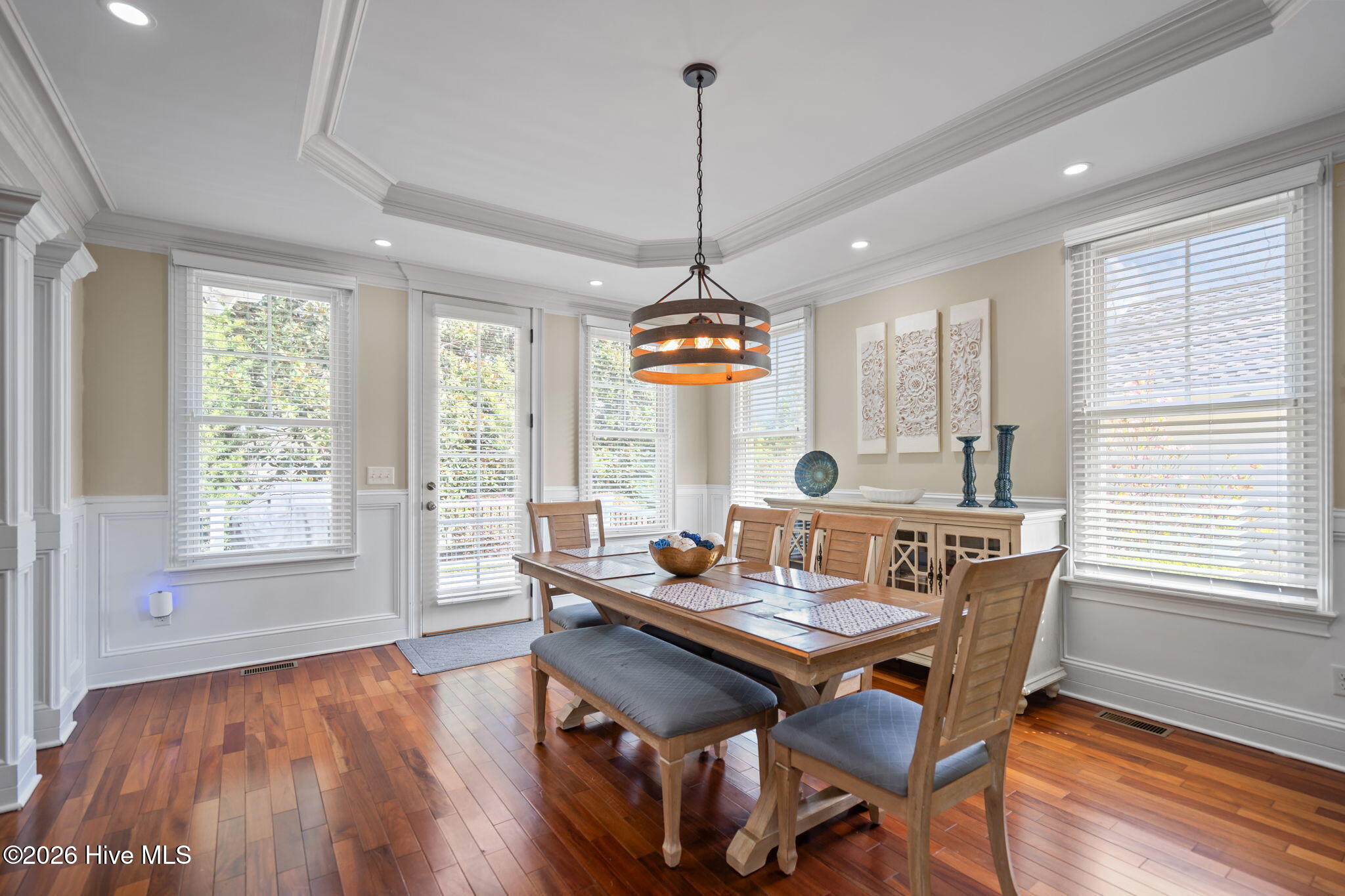 100561937 | Photo 34