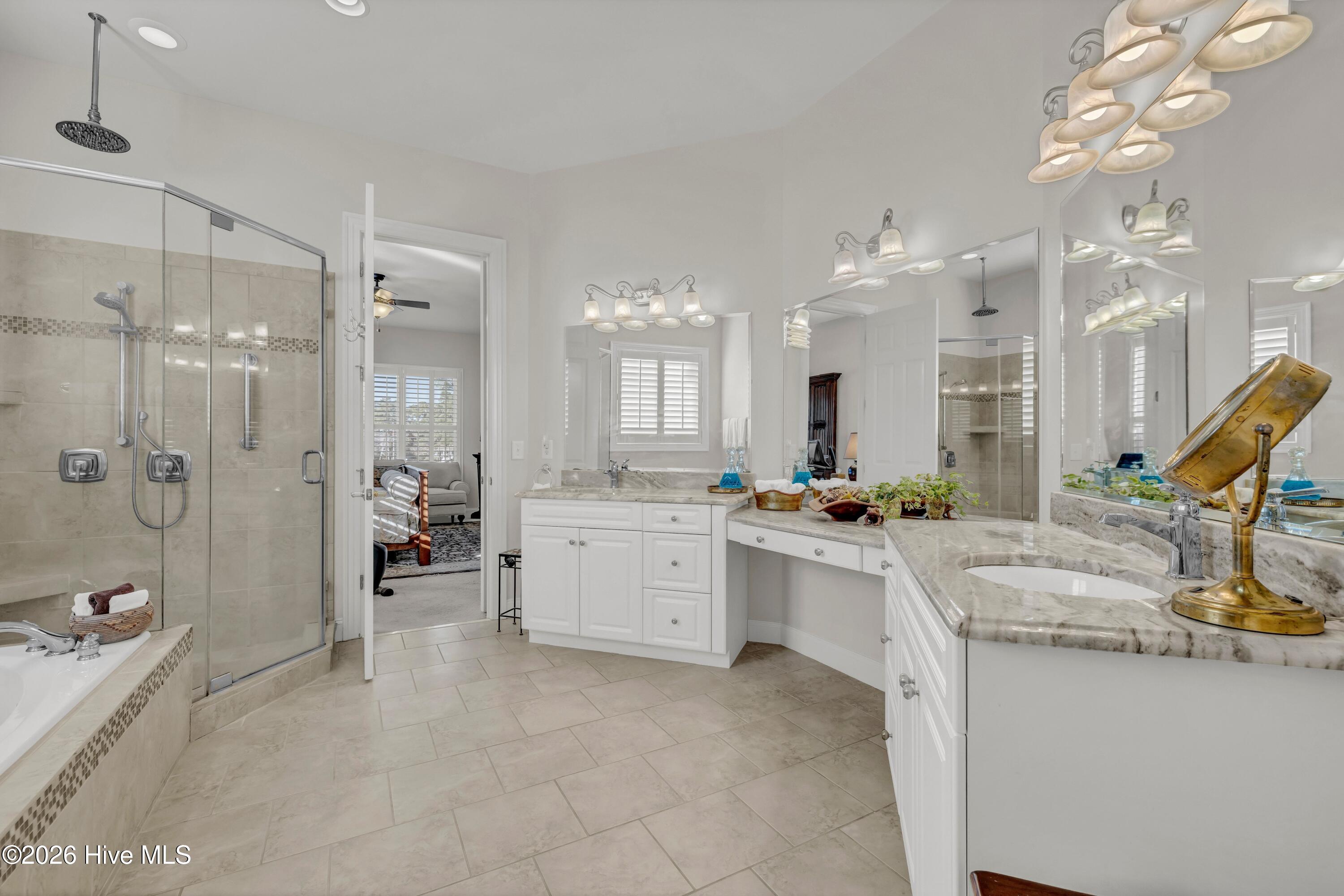 100554870 | Photo 17