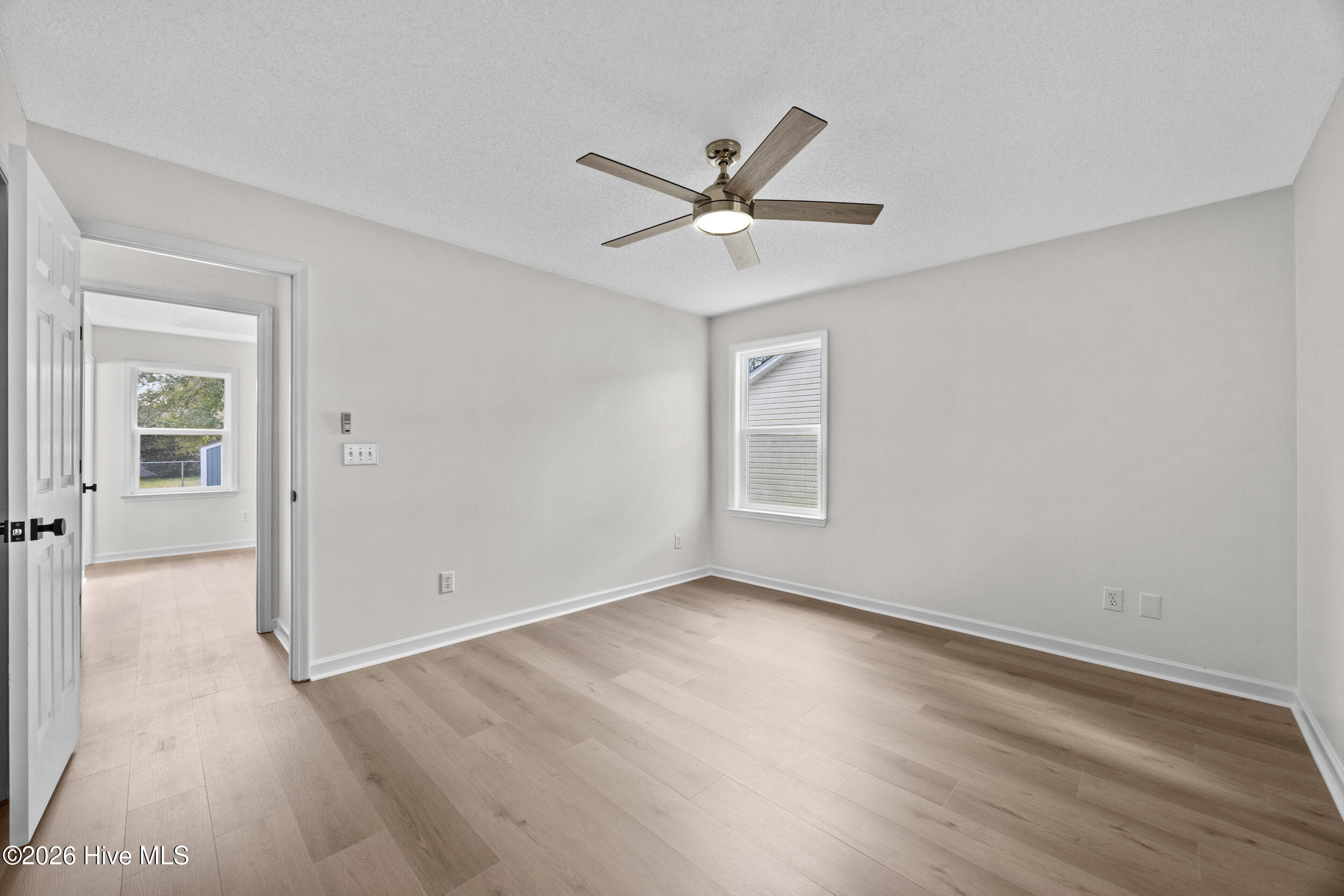 100559146 | Photo 35