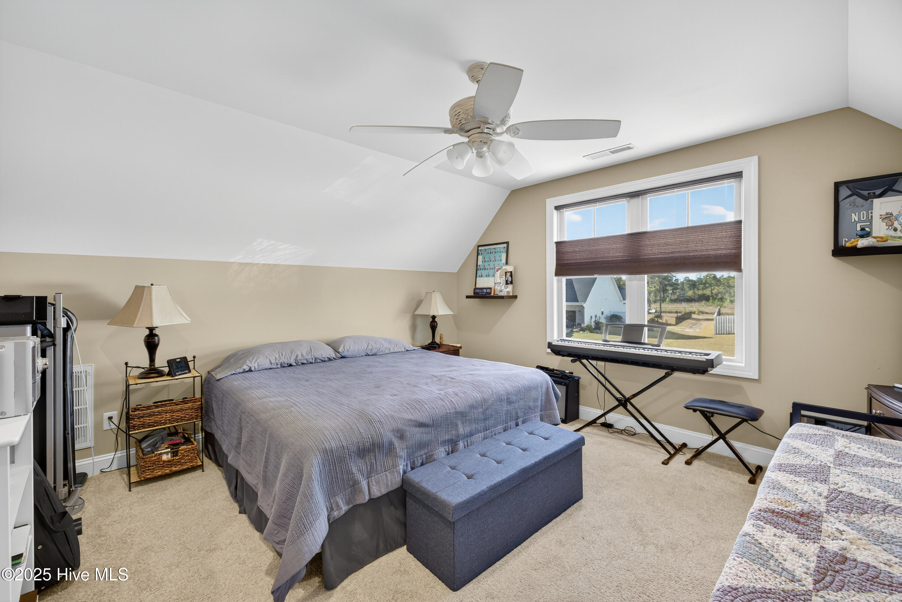 100541240 | Photo 44