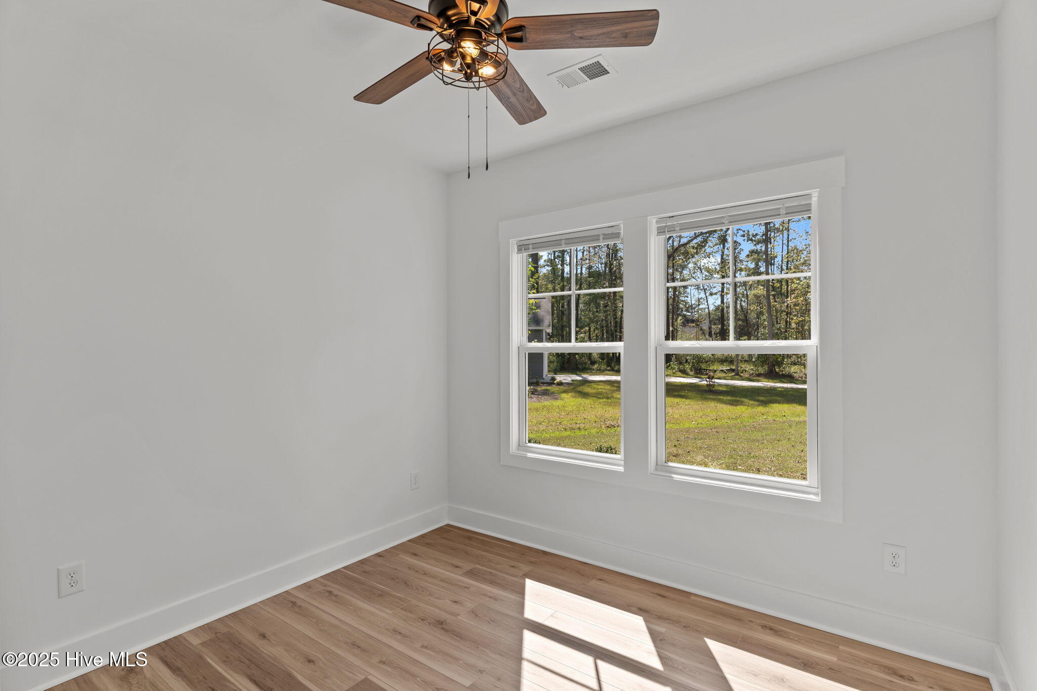 100531709 | Photo 25