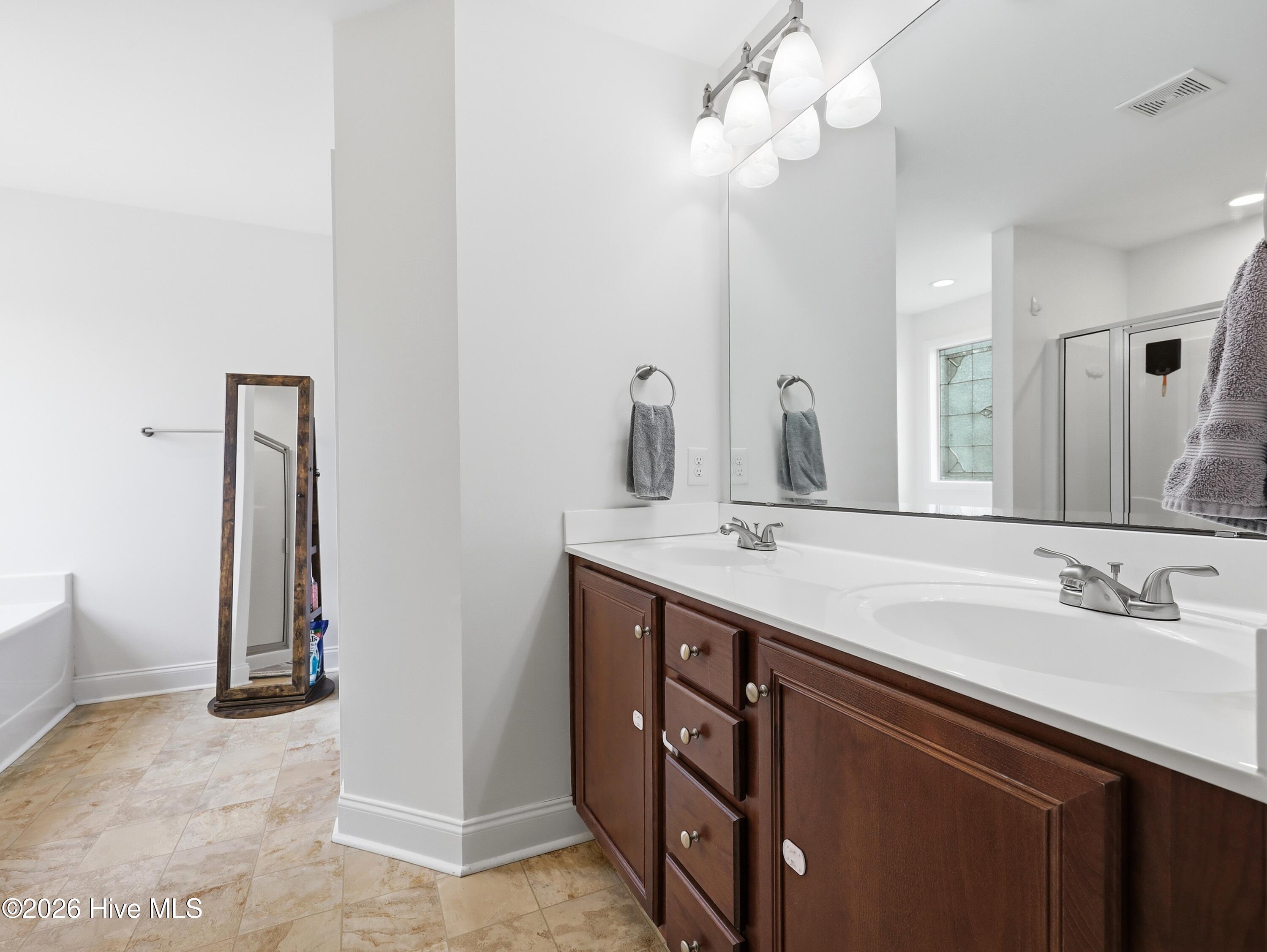 200 Wedgefield Circle,Maple Hill