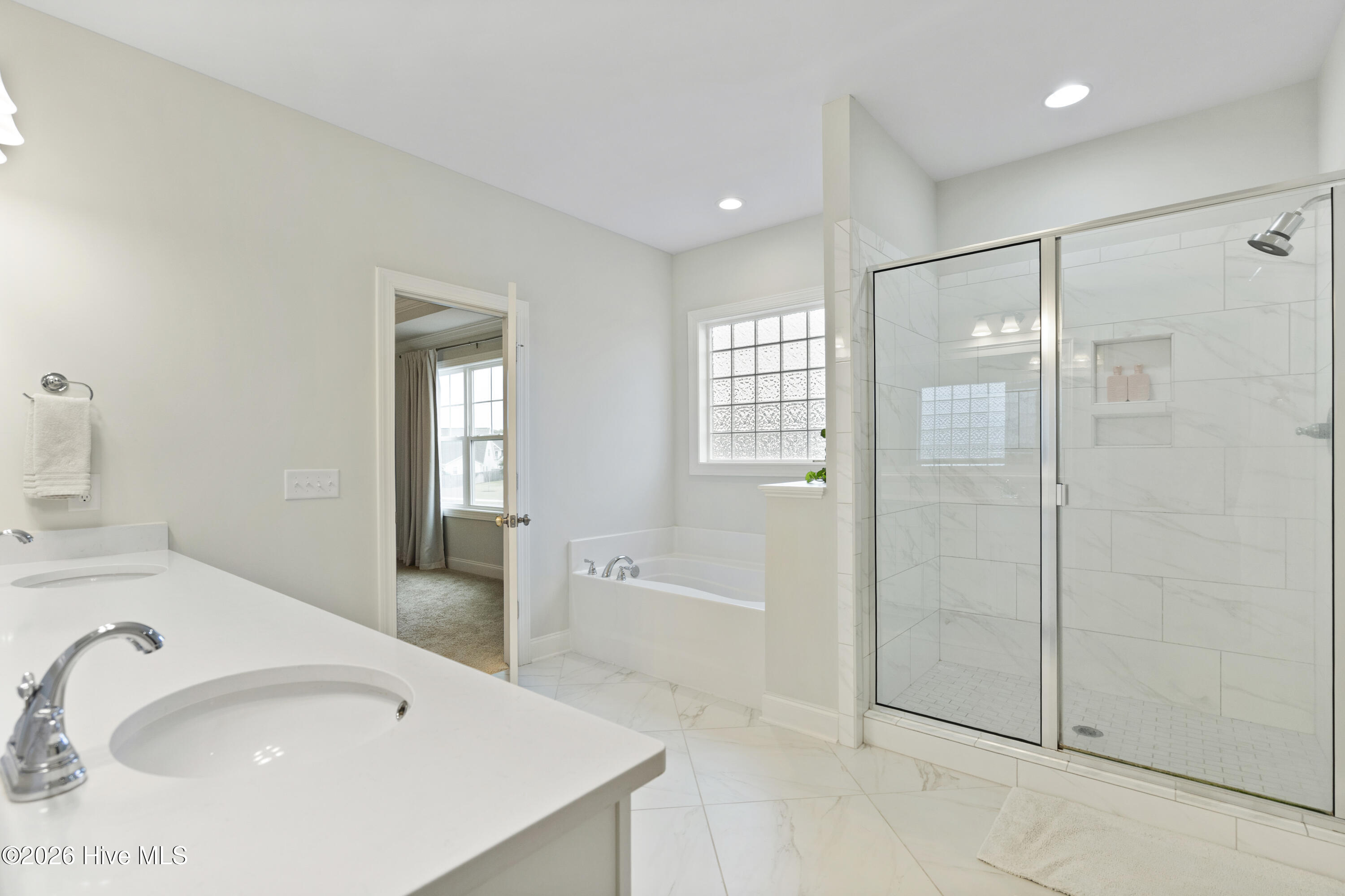 100549659 | Photo 49