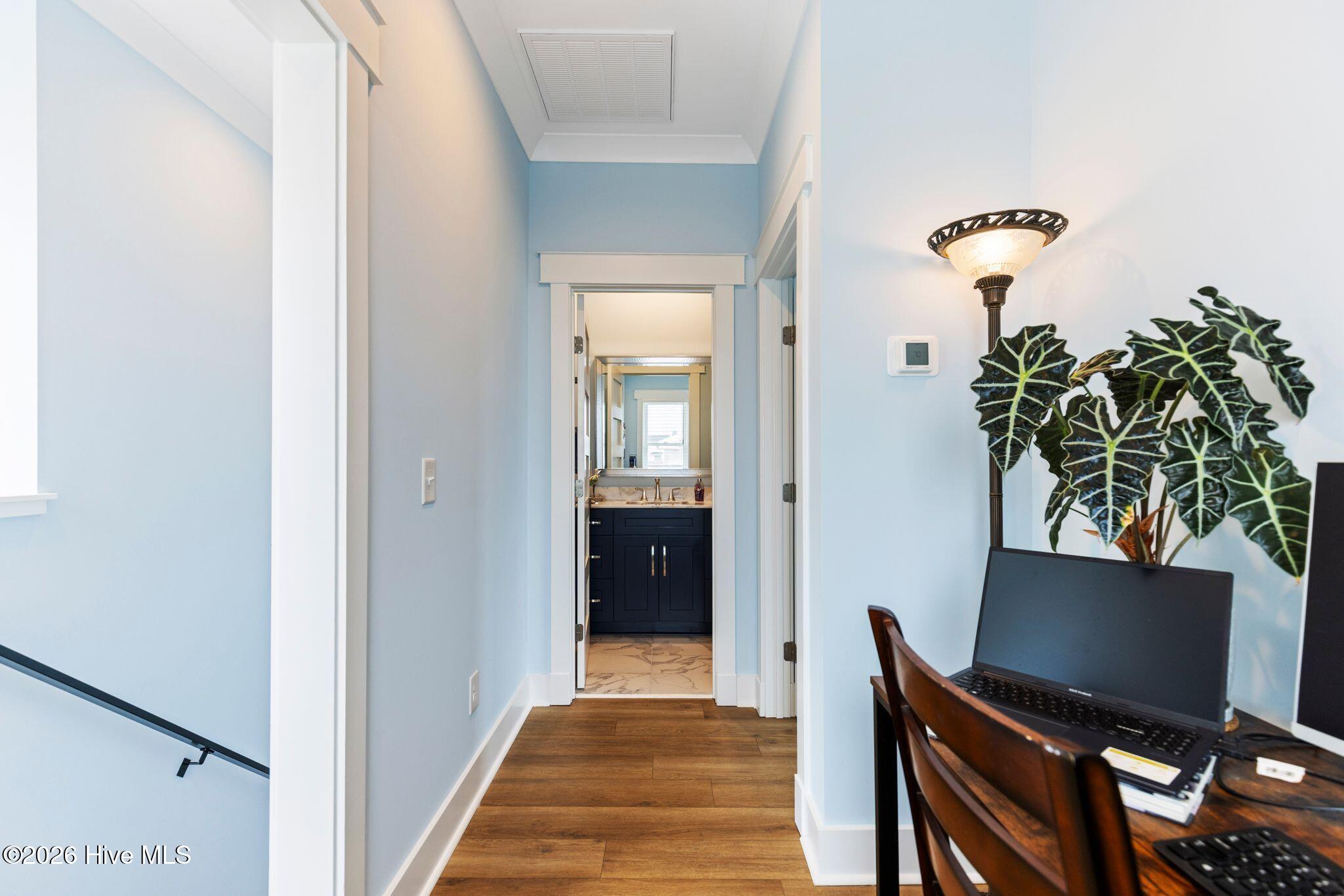 100570540 | Photo 42