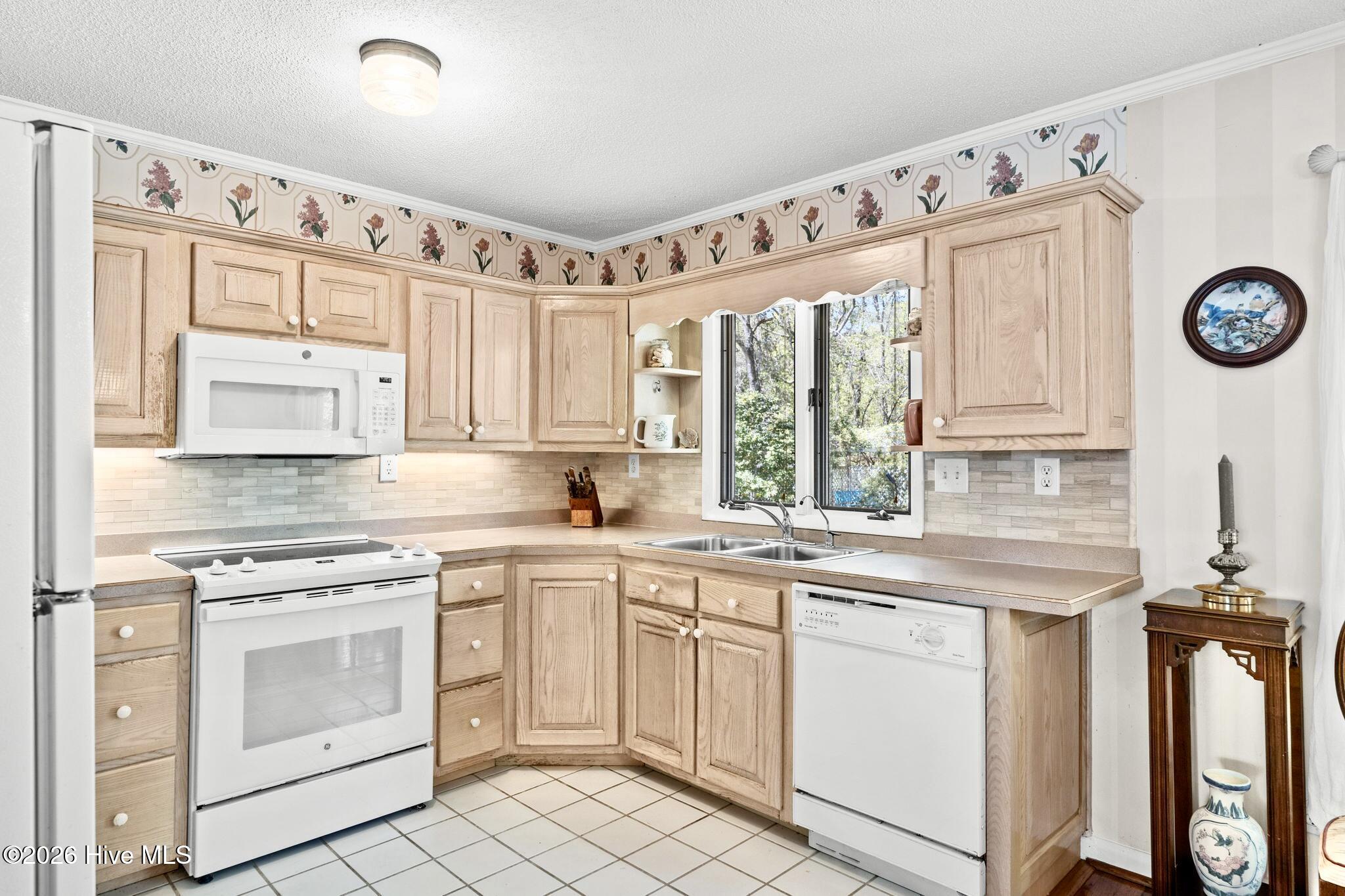 100561830 | Photo 15