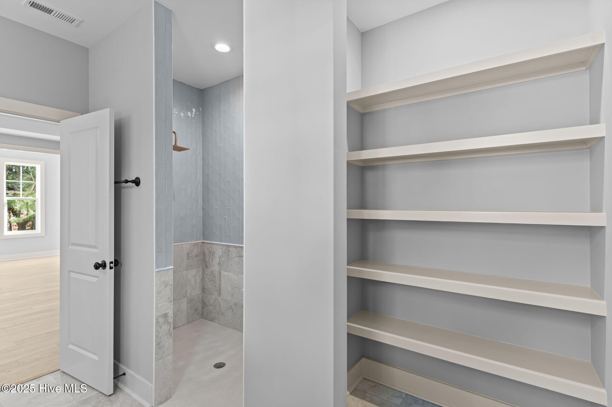 100532688 | Photo 25