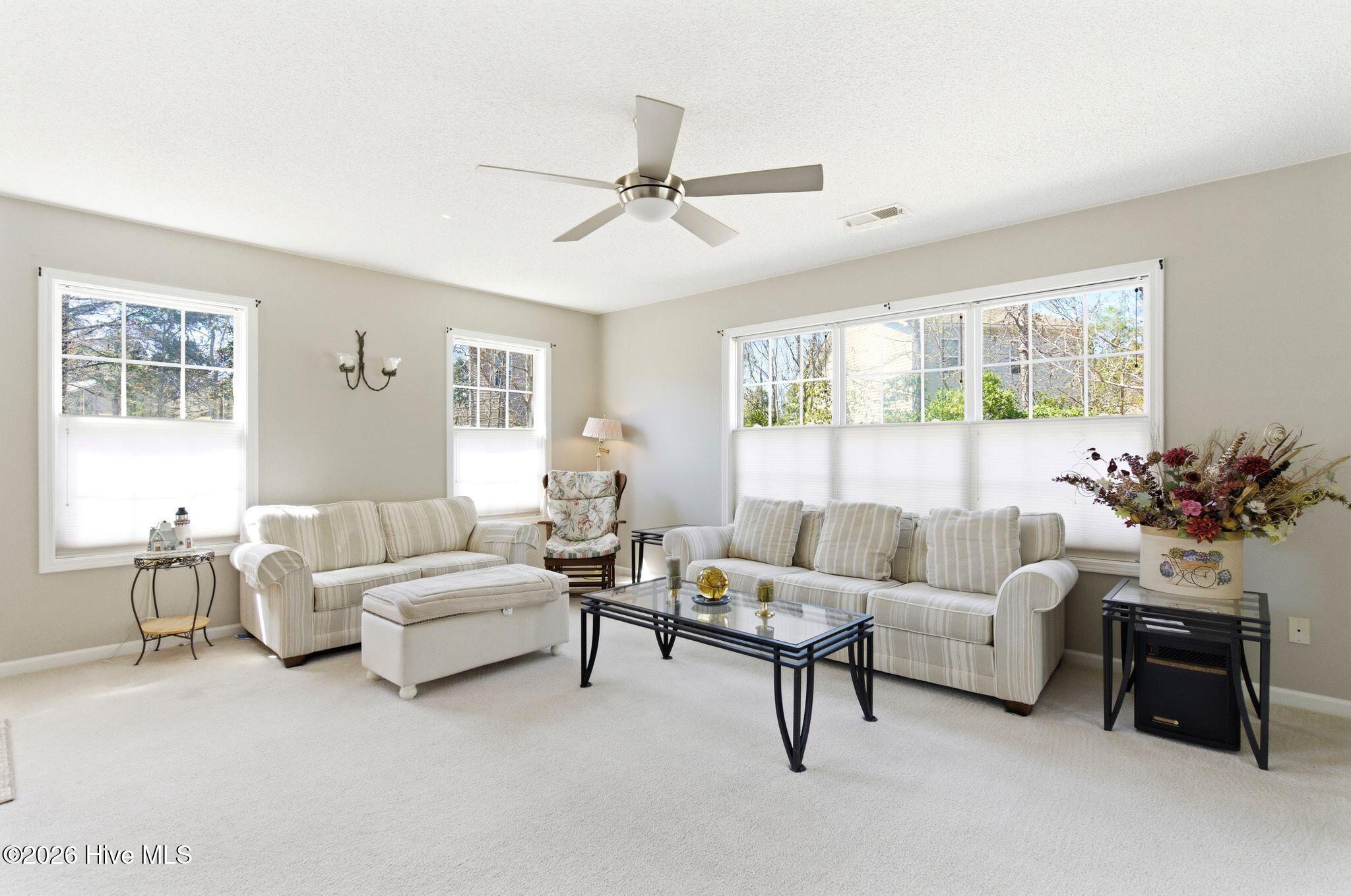 100562982 | Photo 28