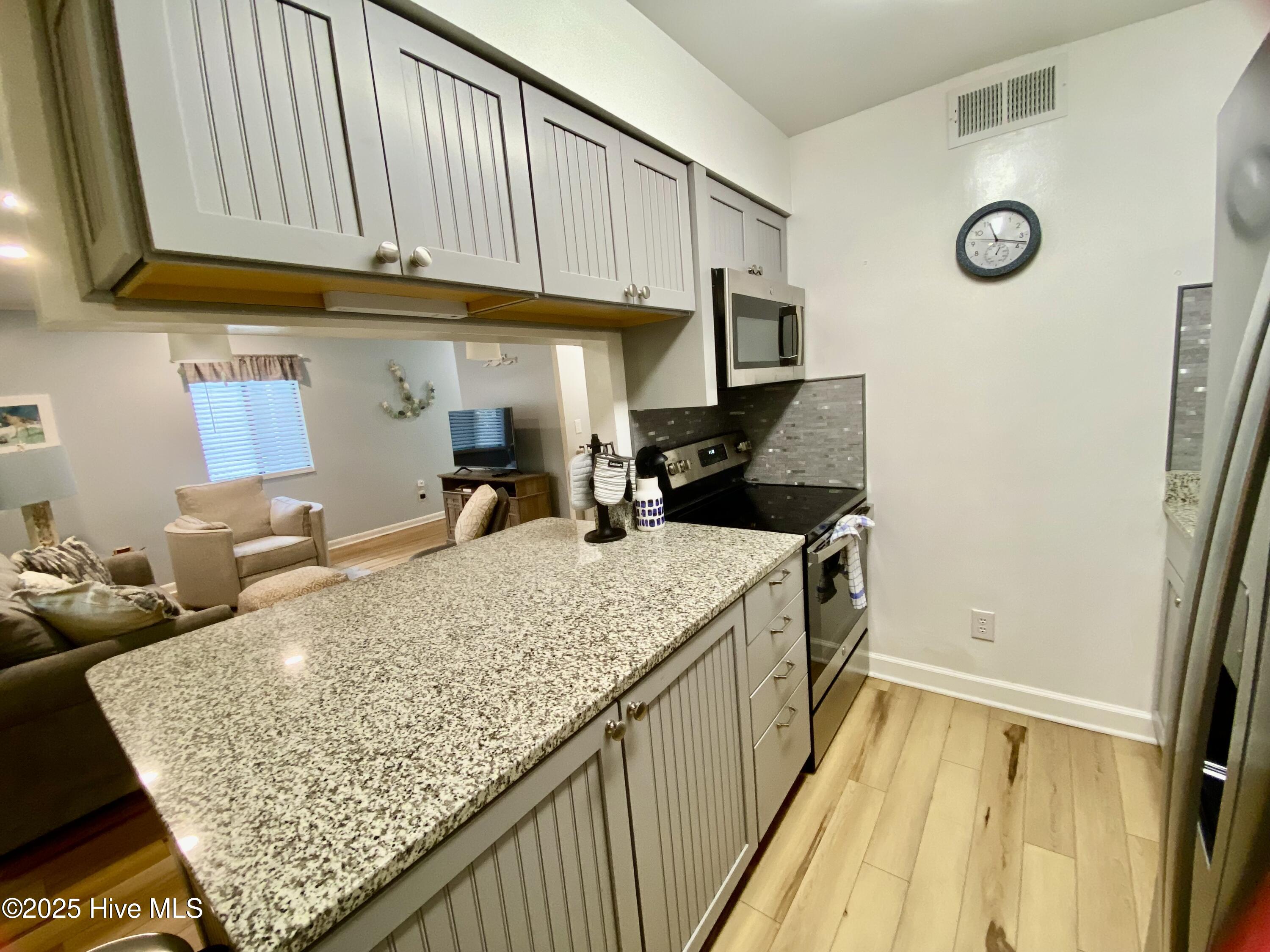 100527241 | Photo 22