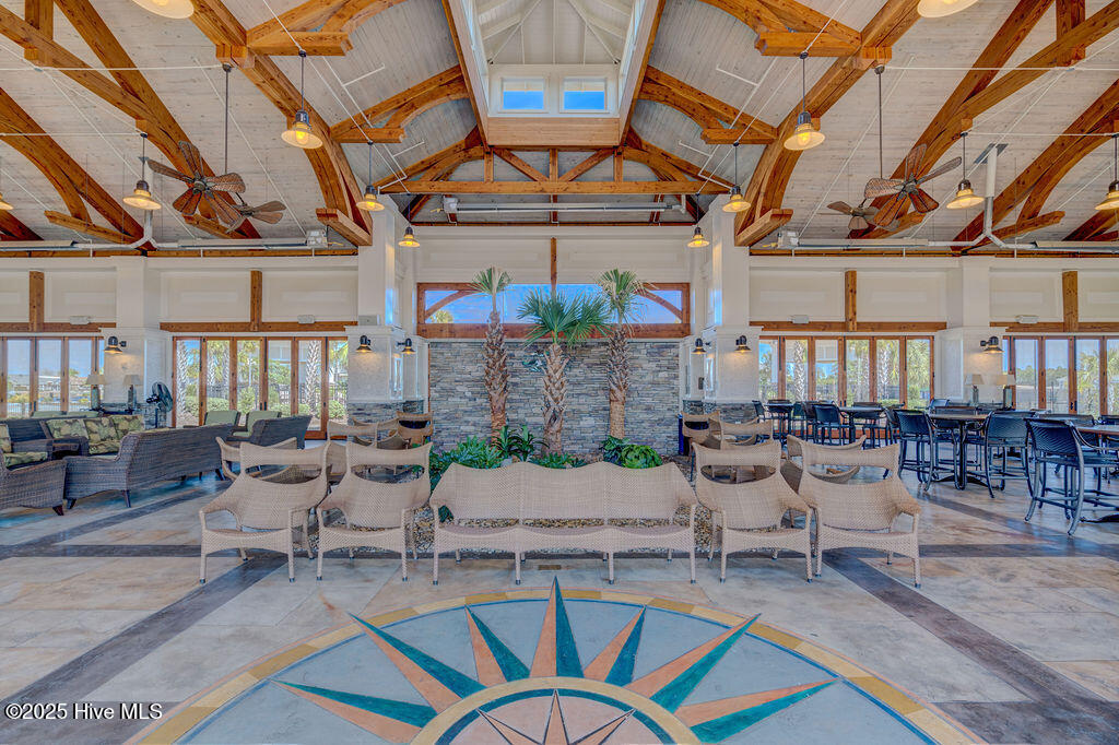 100529139 | Photo 65