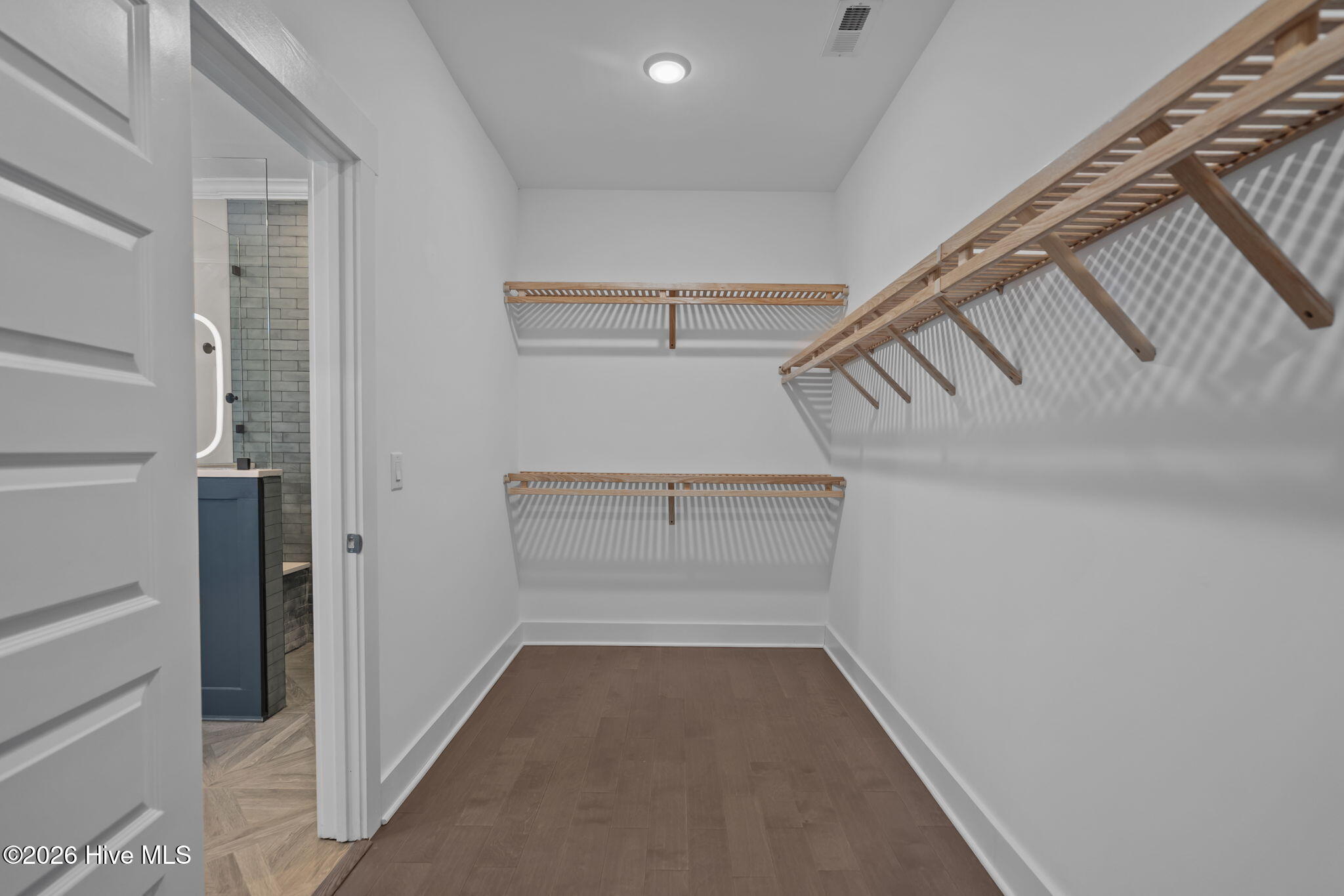 100550410 | Photo 40