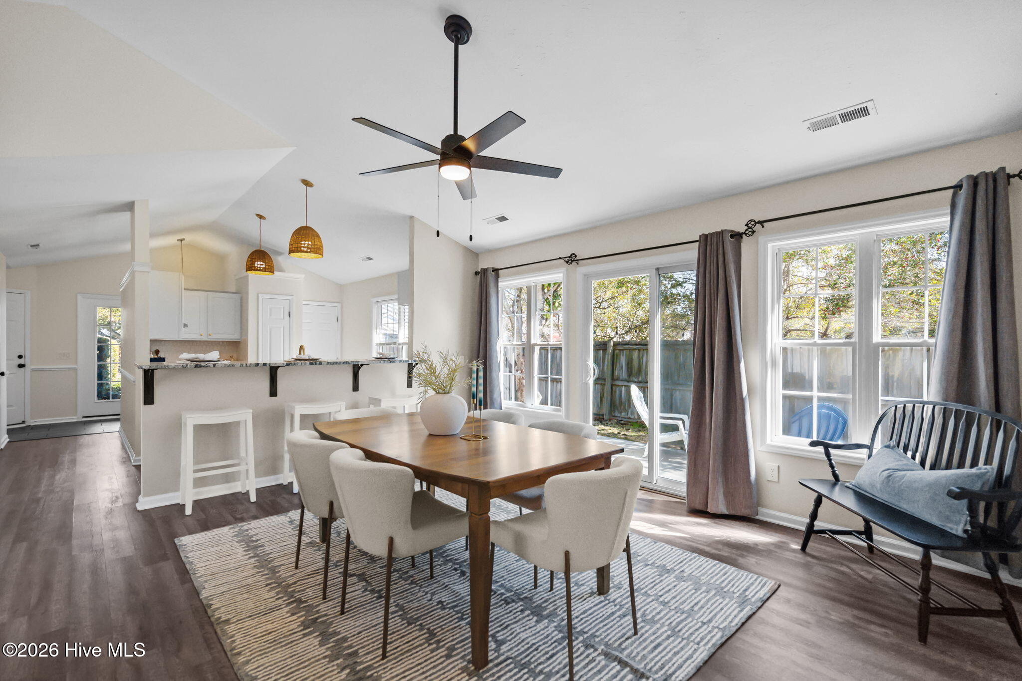 100556215 | Photo 26