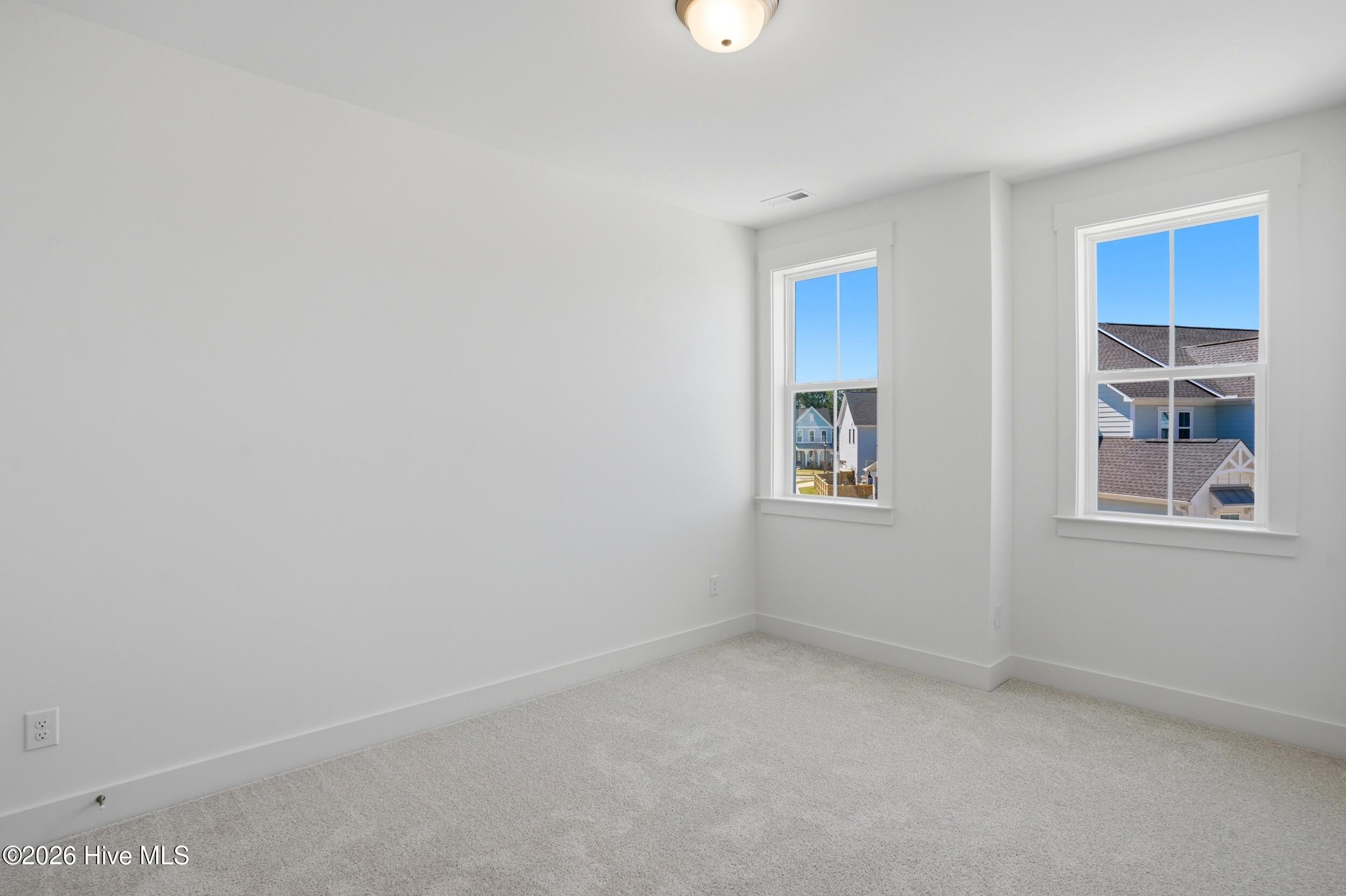 100561553 | Photo 22