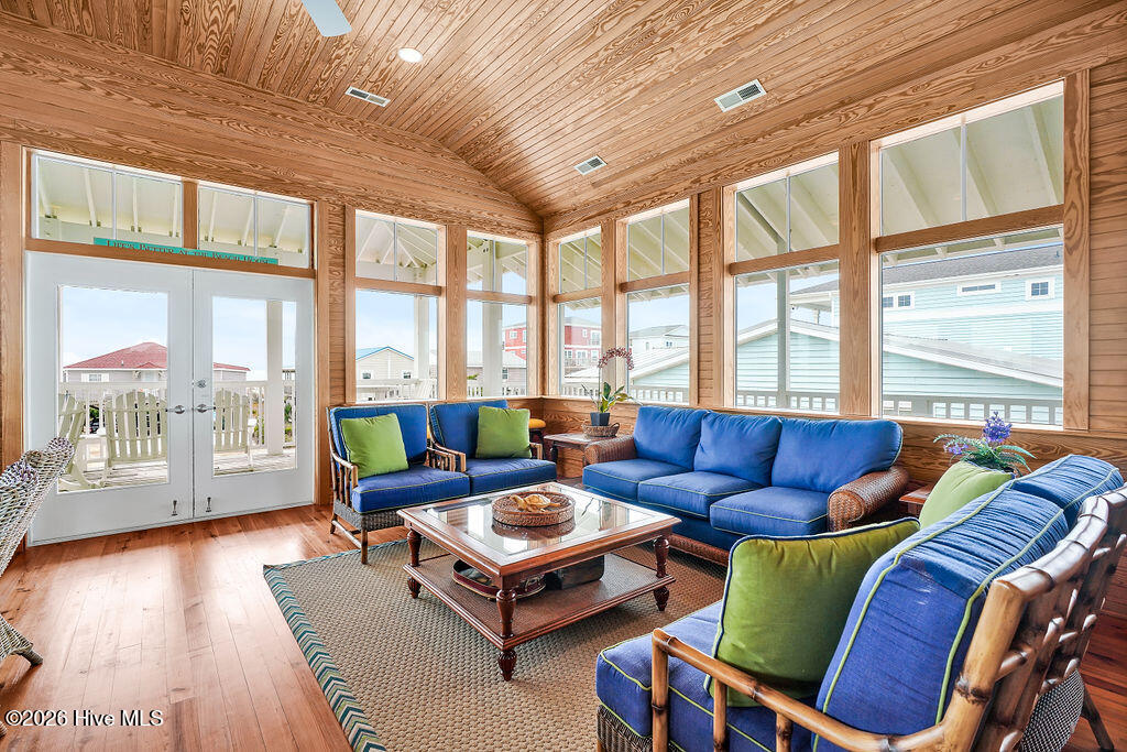 100564545 | Photo 111