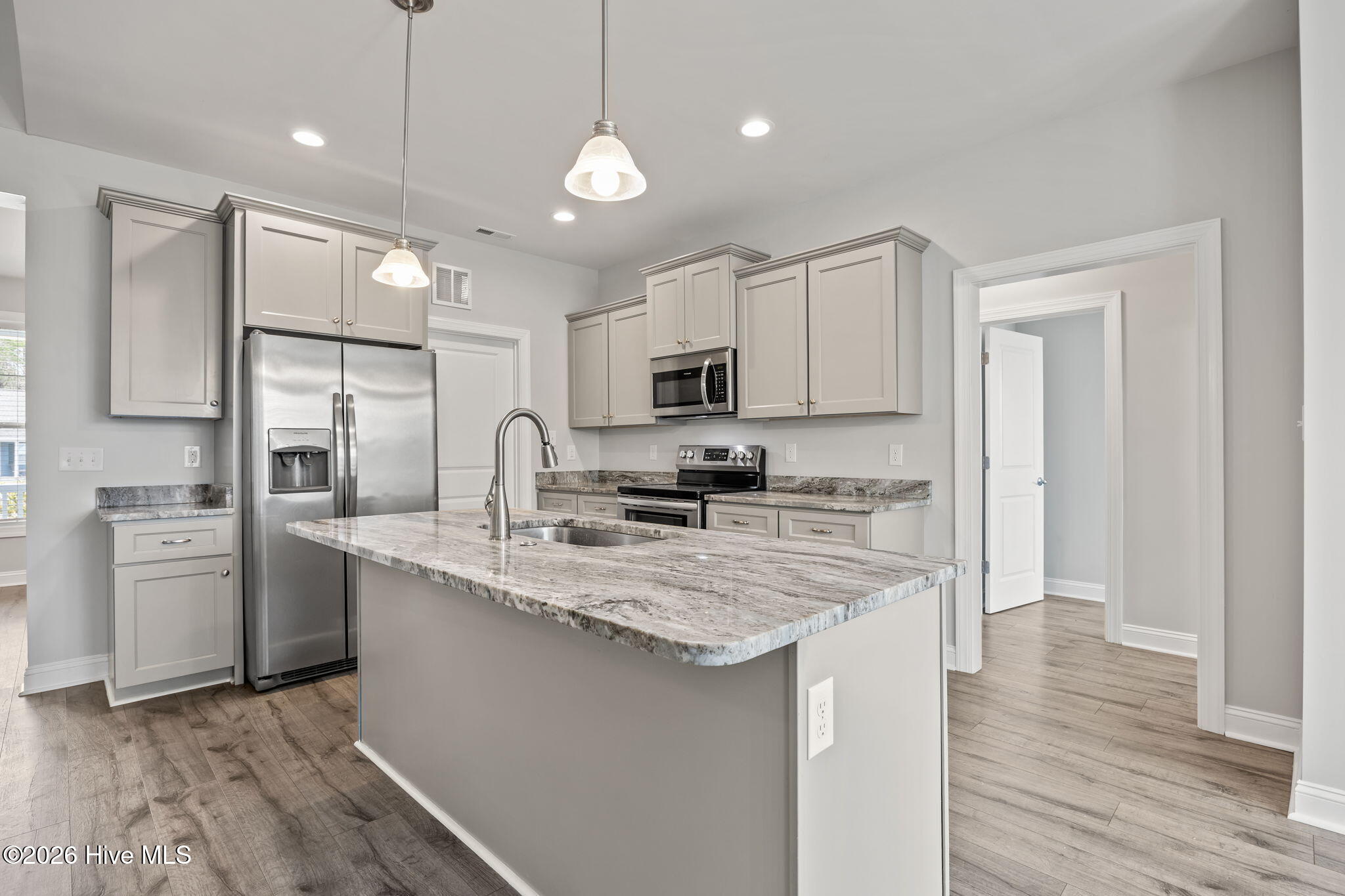 100559560 | Photo 25