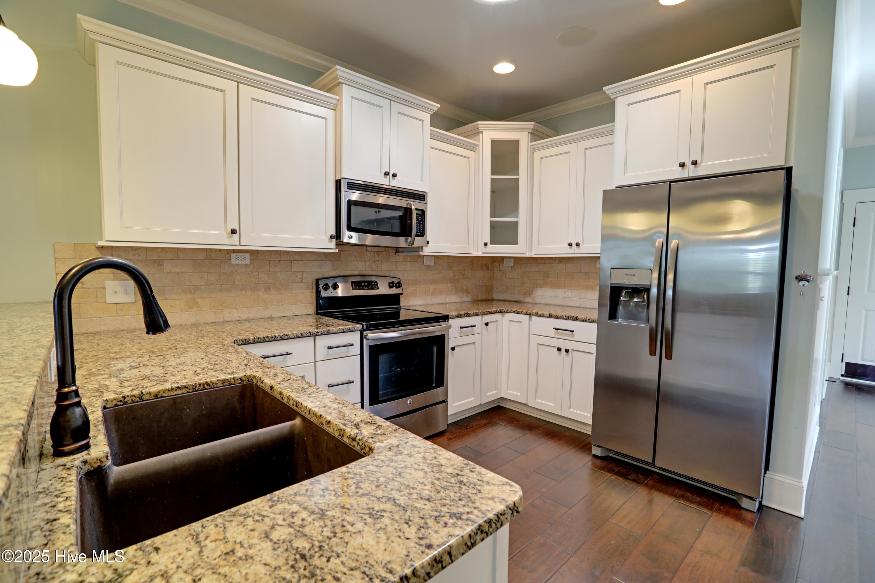 100502836 | Photo 17