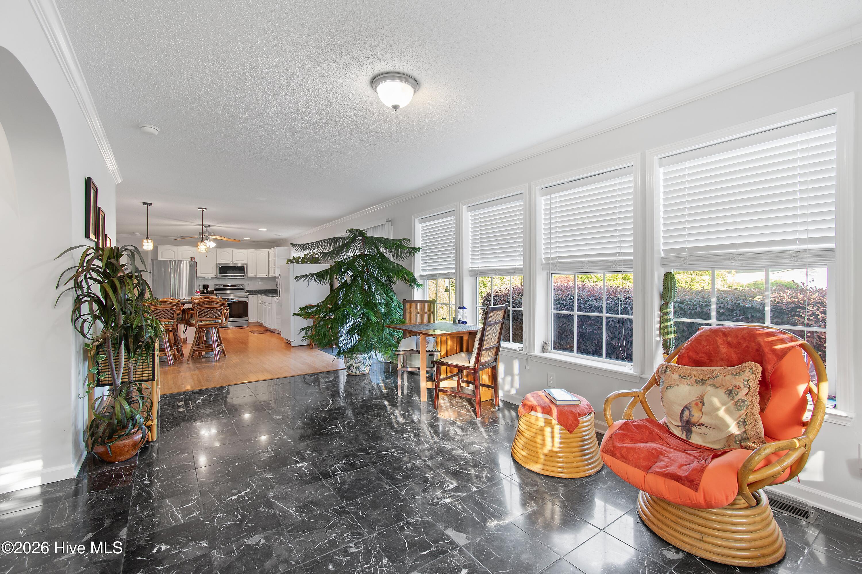 100568231 | Photo 21