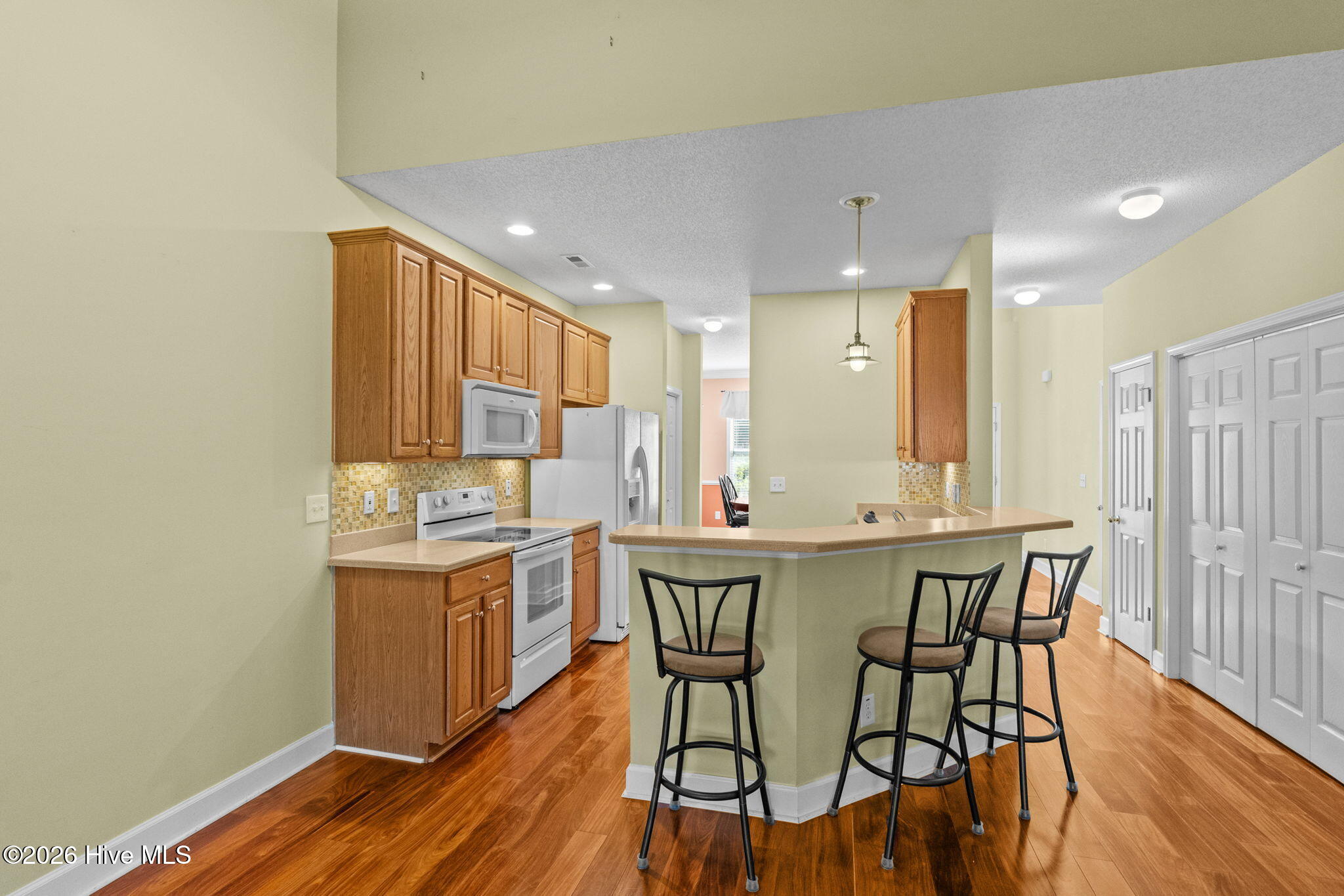 100570340 | Photo 23