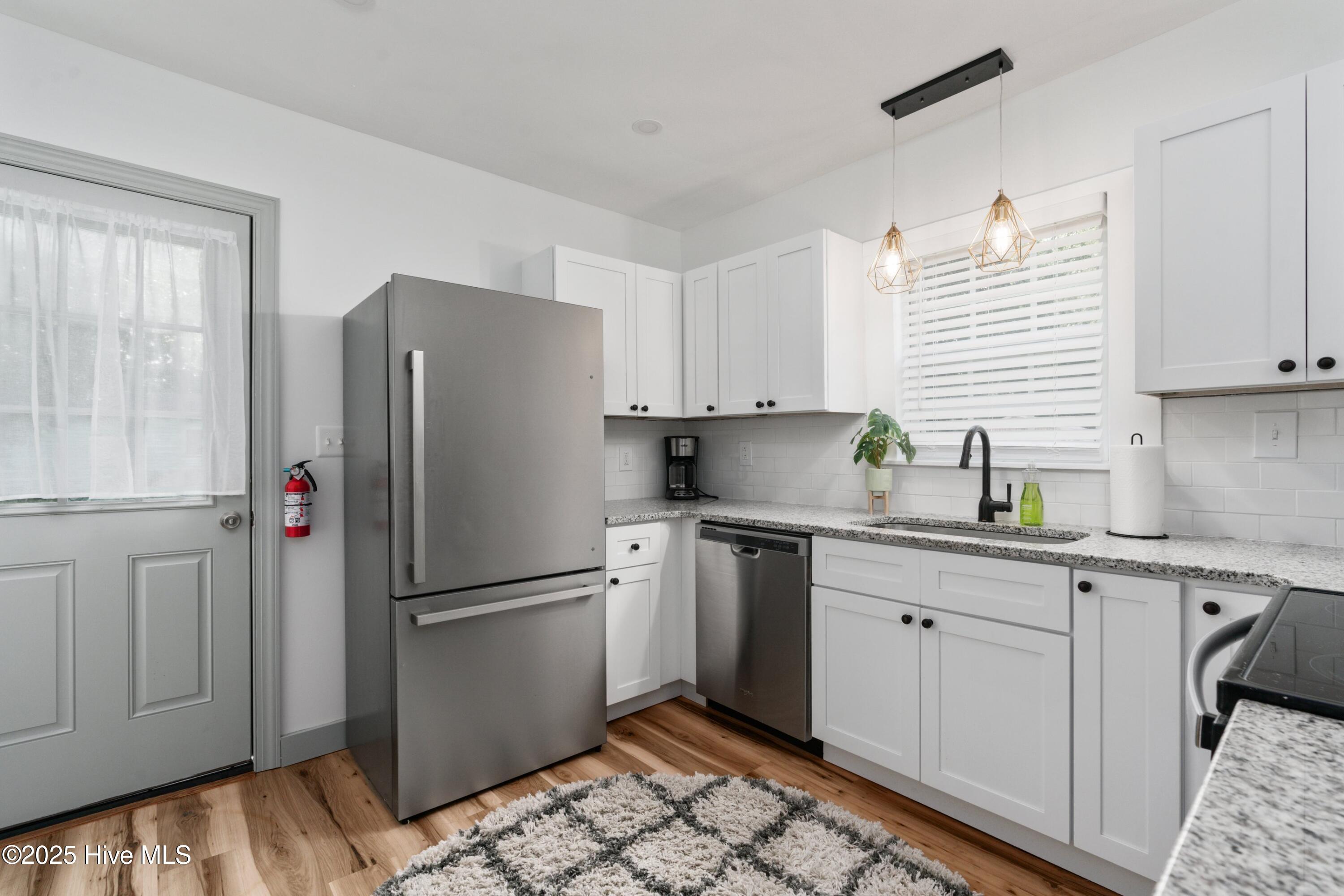 100551240 | Photo 11