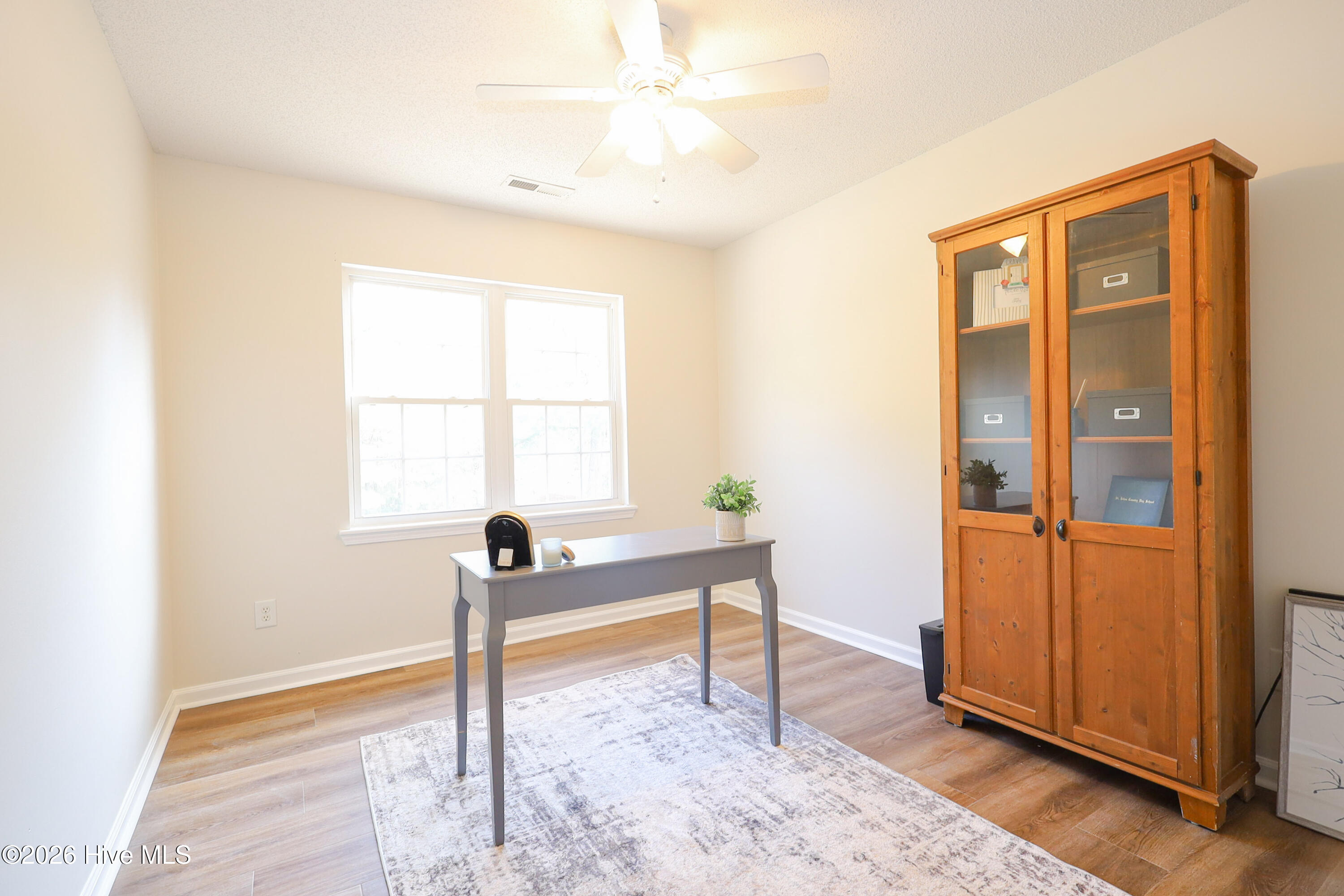 100549070 | Photo 28