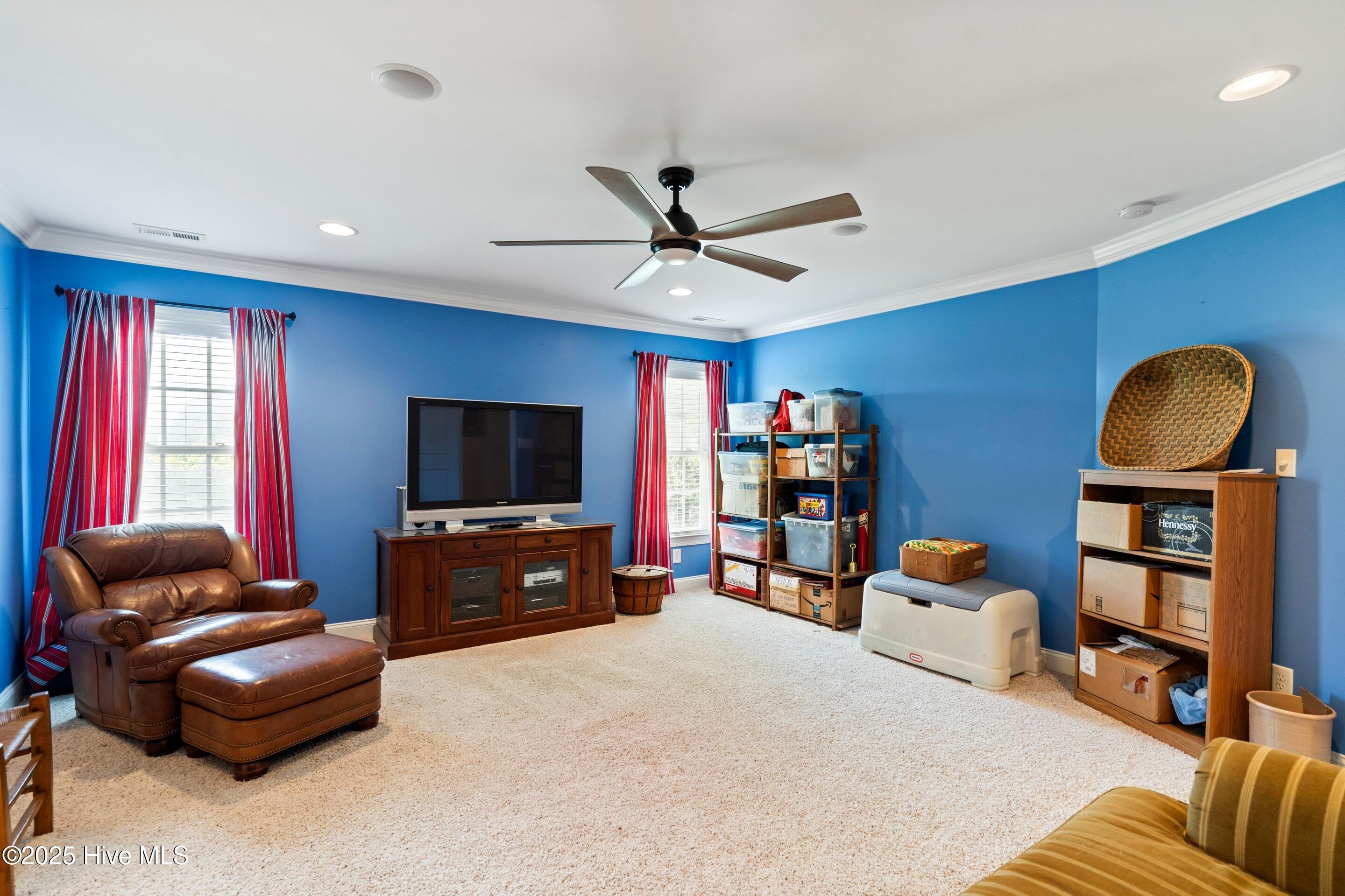 100518438 | Photo 56