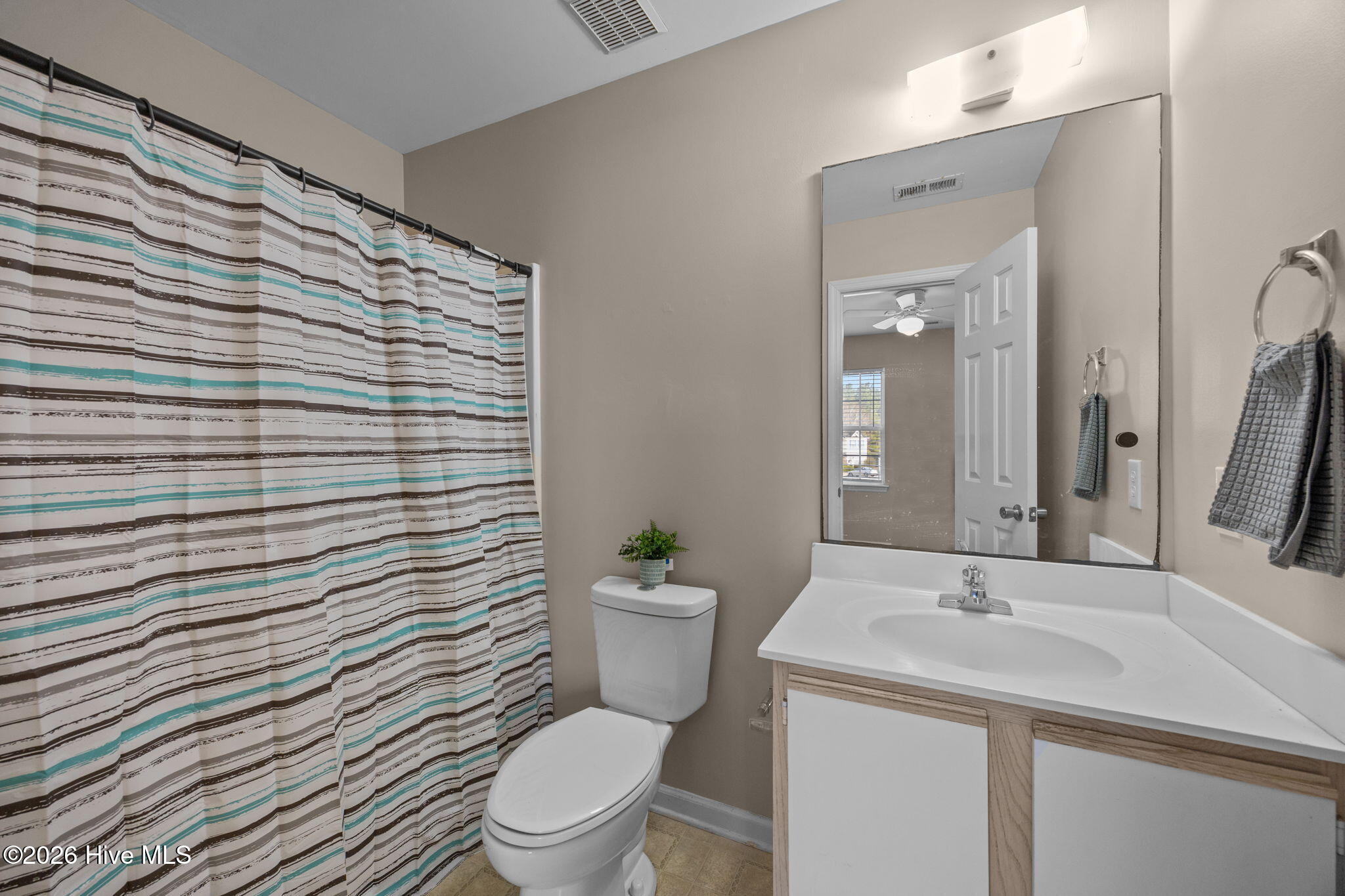 100553765 | Photo 23