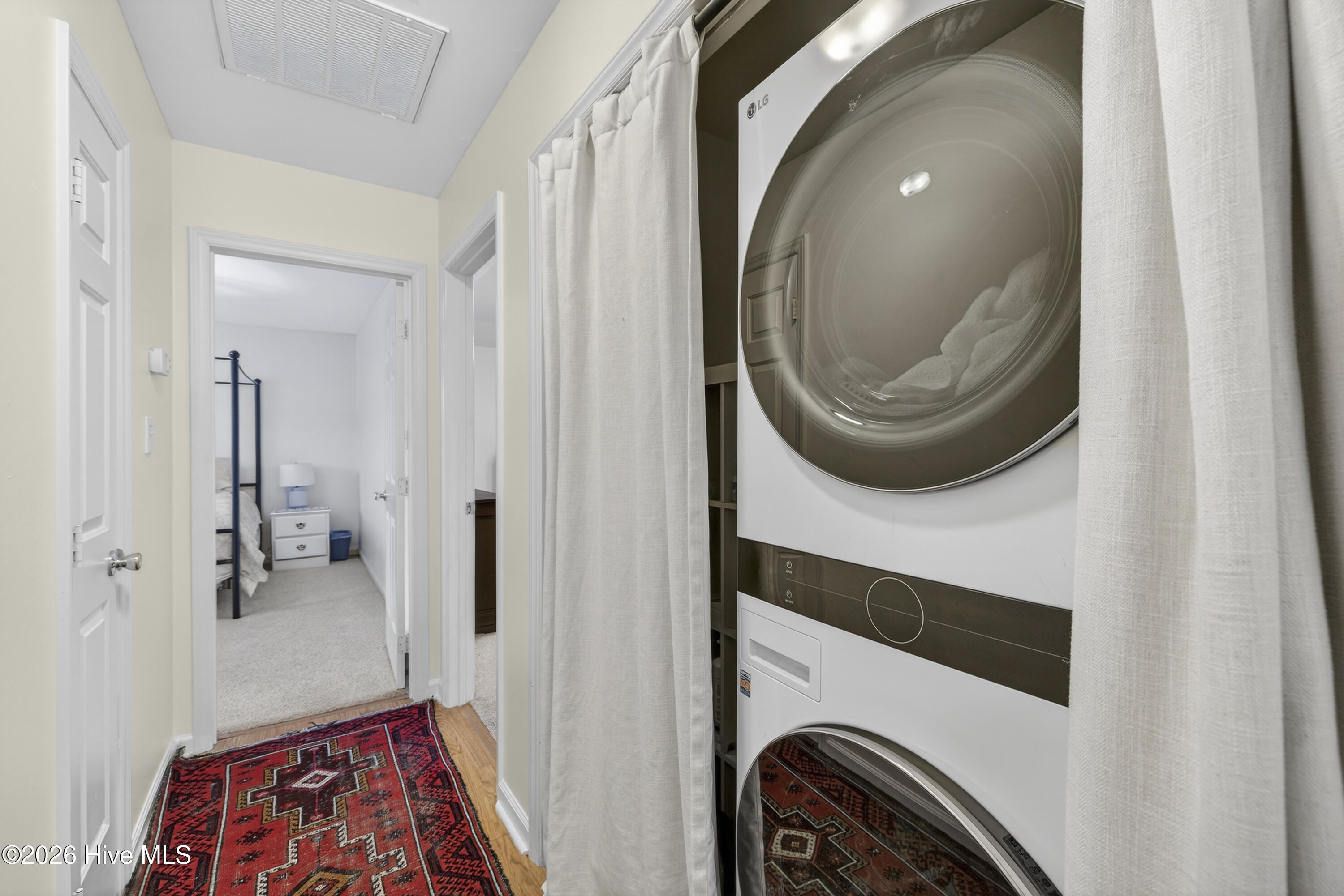 100558180 | Photo 22