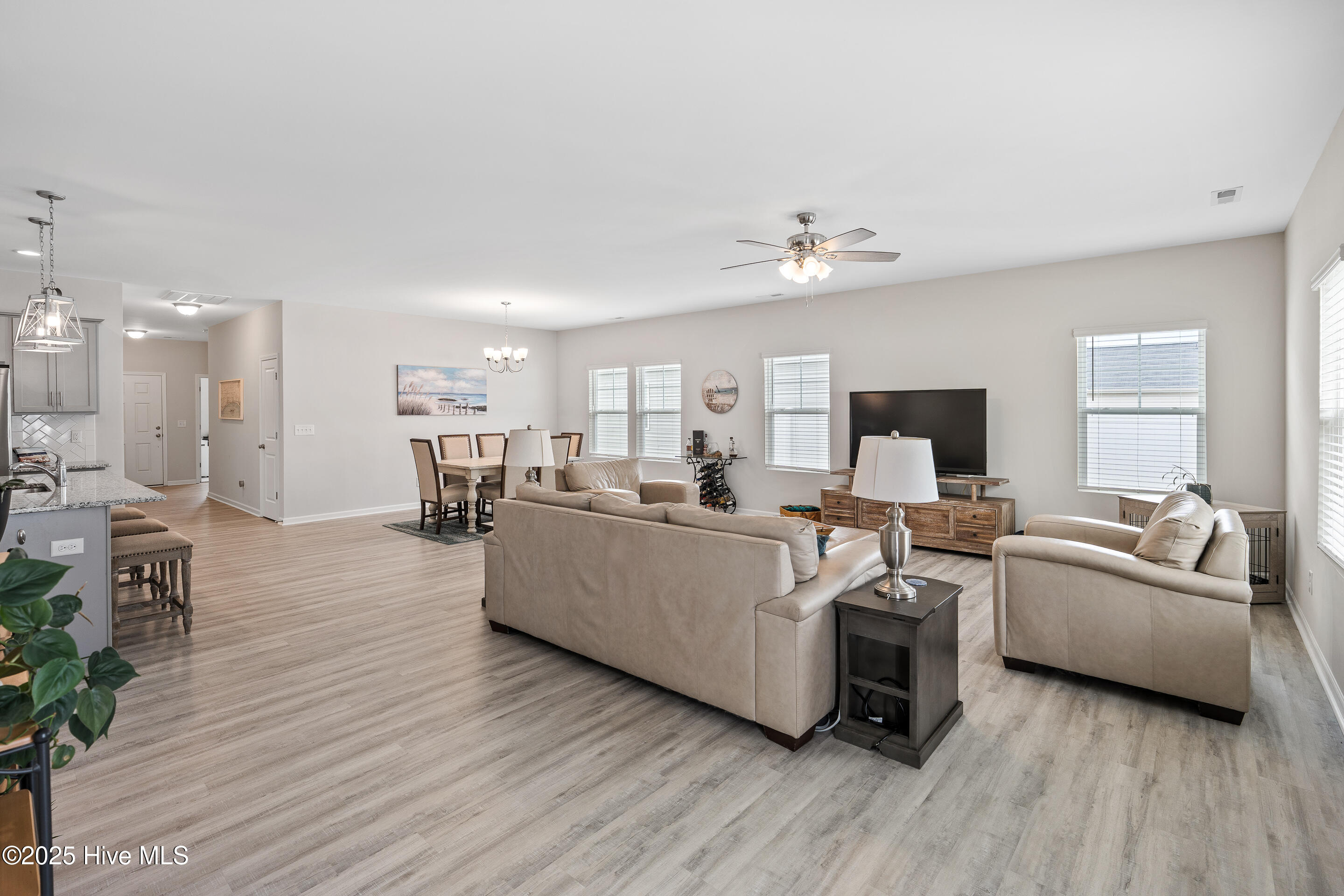 100535535 | Photo 11