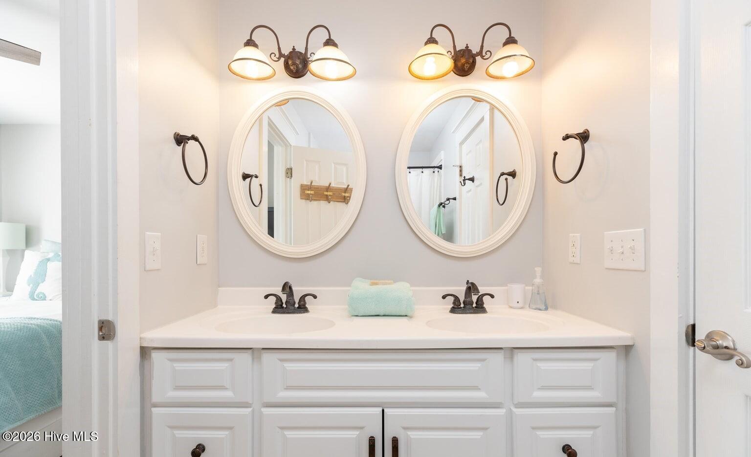 100566503 | Photo 11