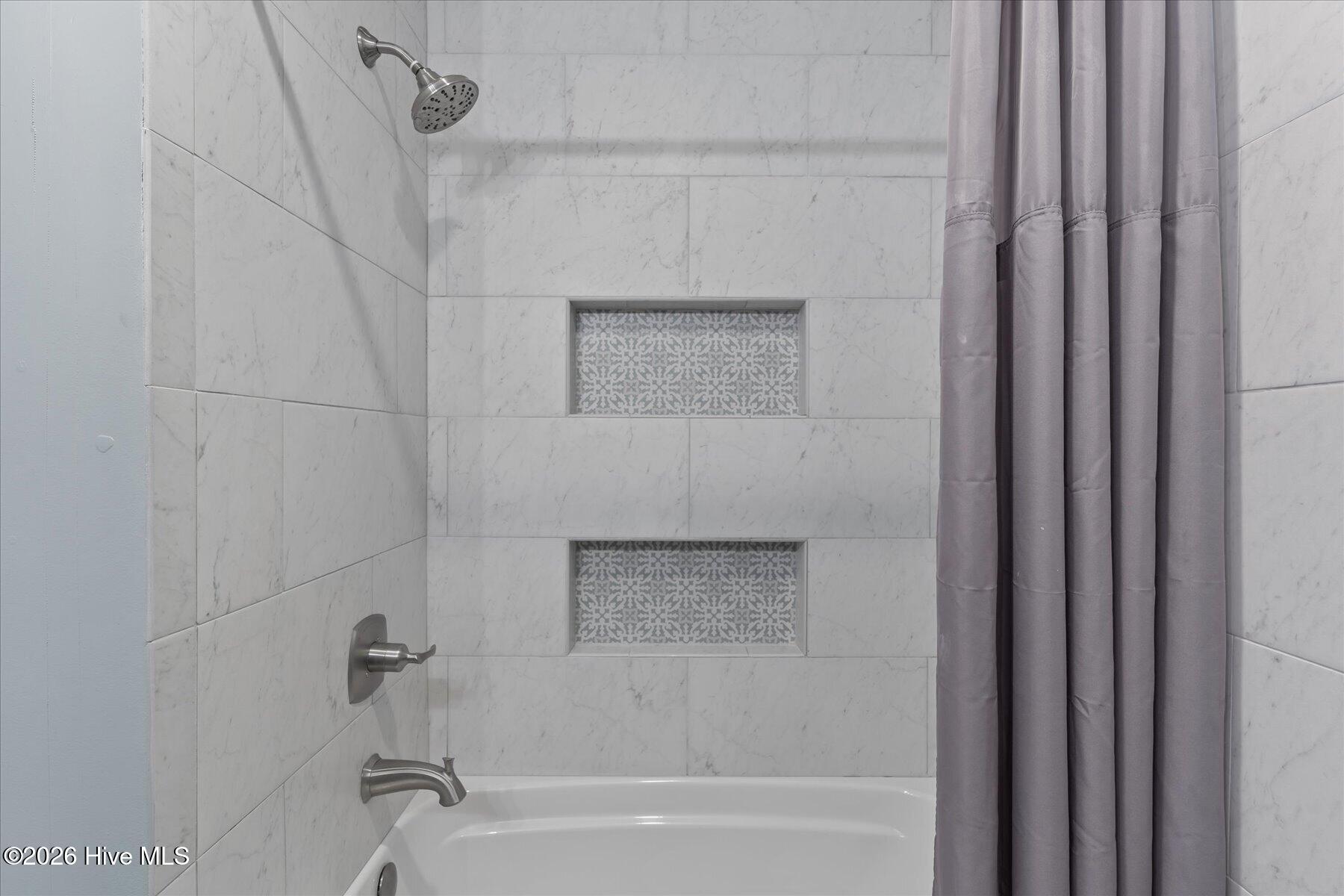 100564383 | Photo 42