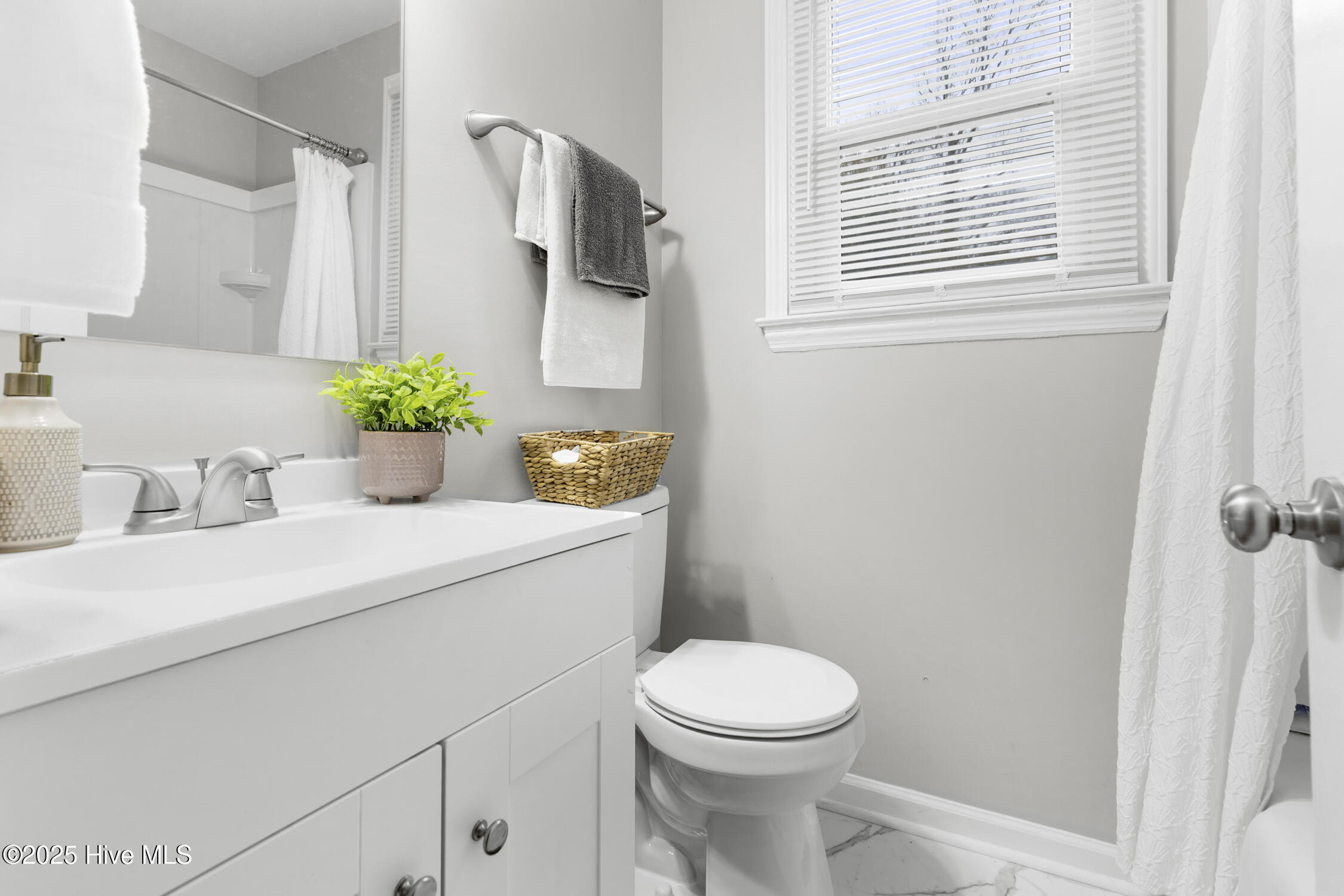 100546892 | Photo 12