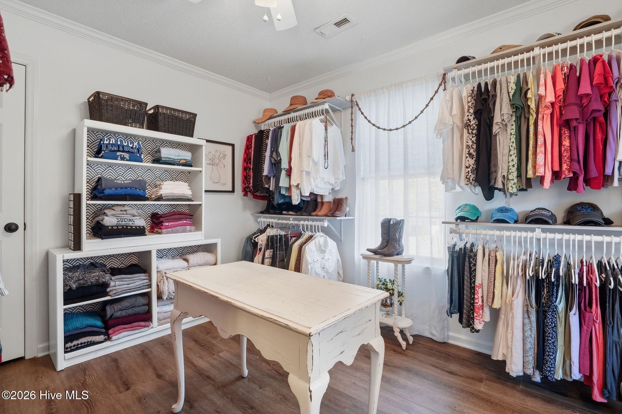 100557423 | Photo 47