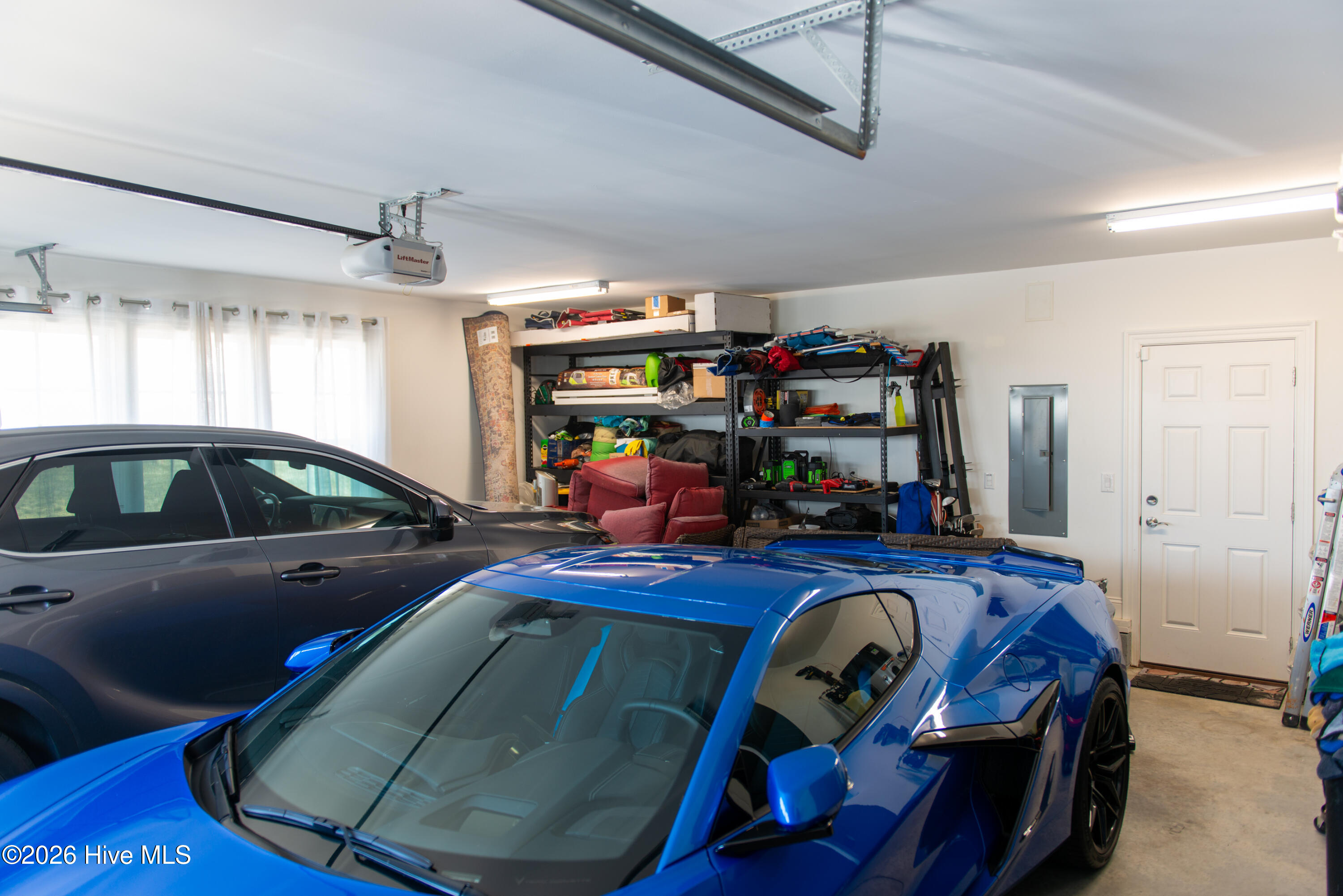 100560299 | Photo 91