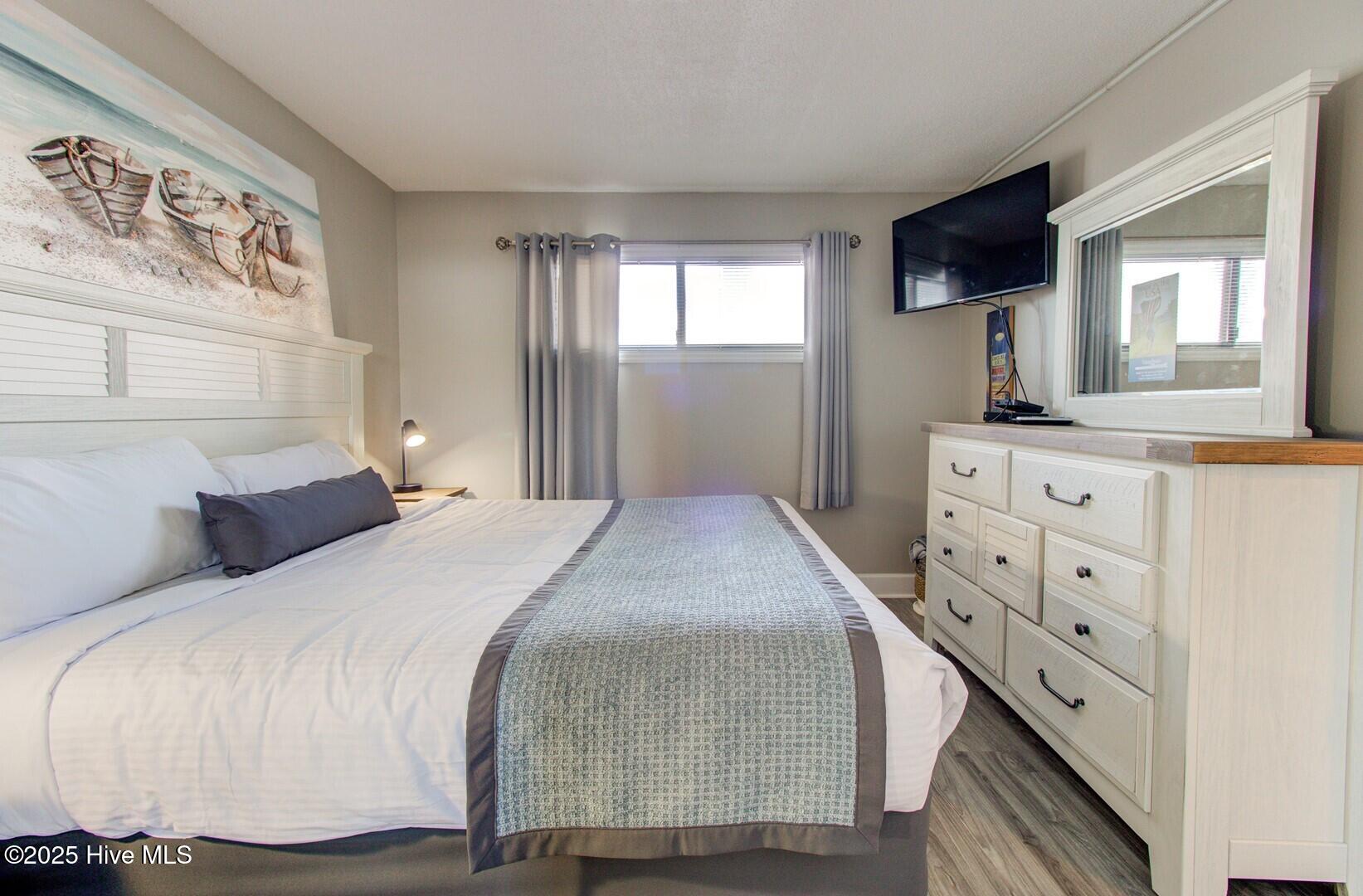 100518070 | Photo 15