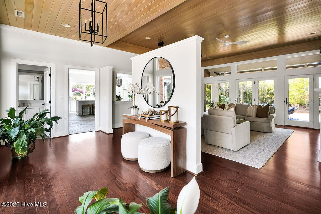 100565103 | Photo 10