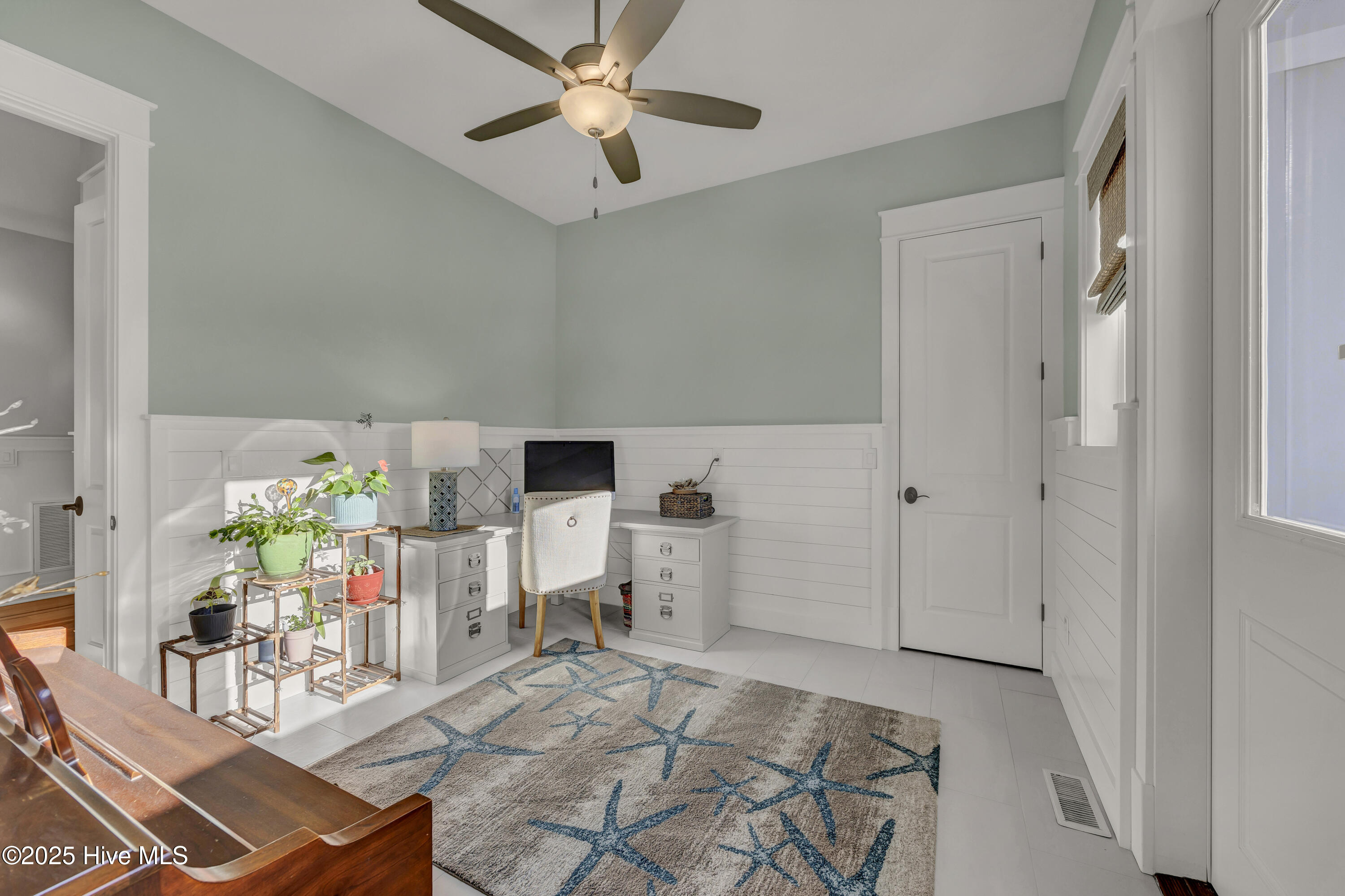 100543149 | Photo 28