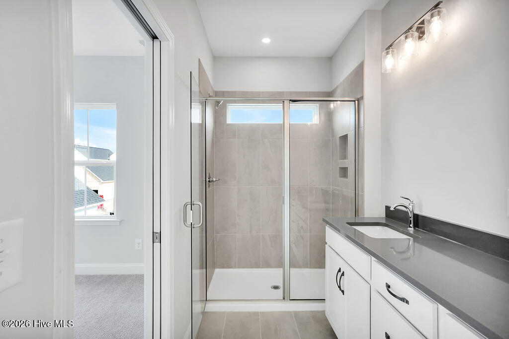 100549861 | Photo 15