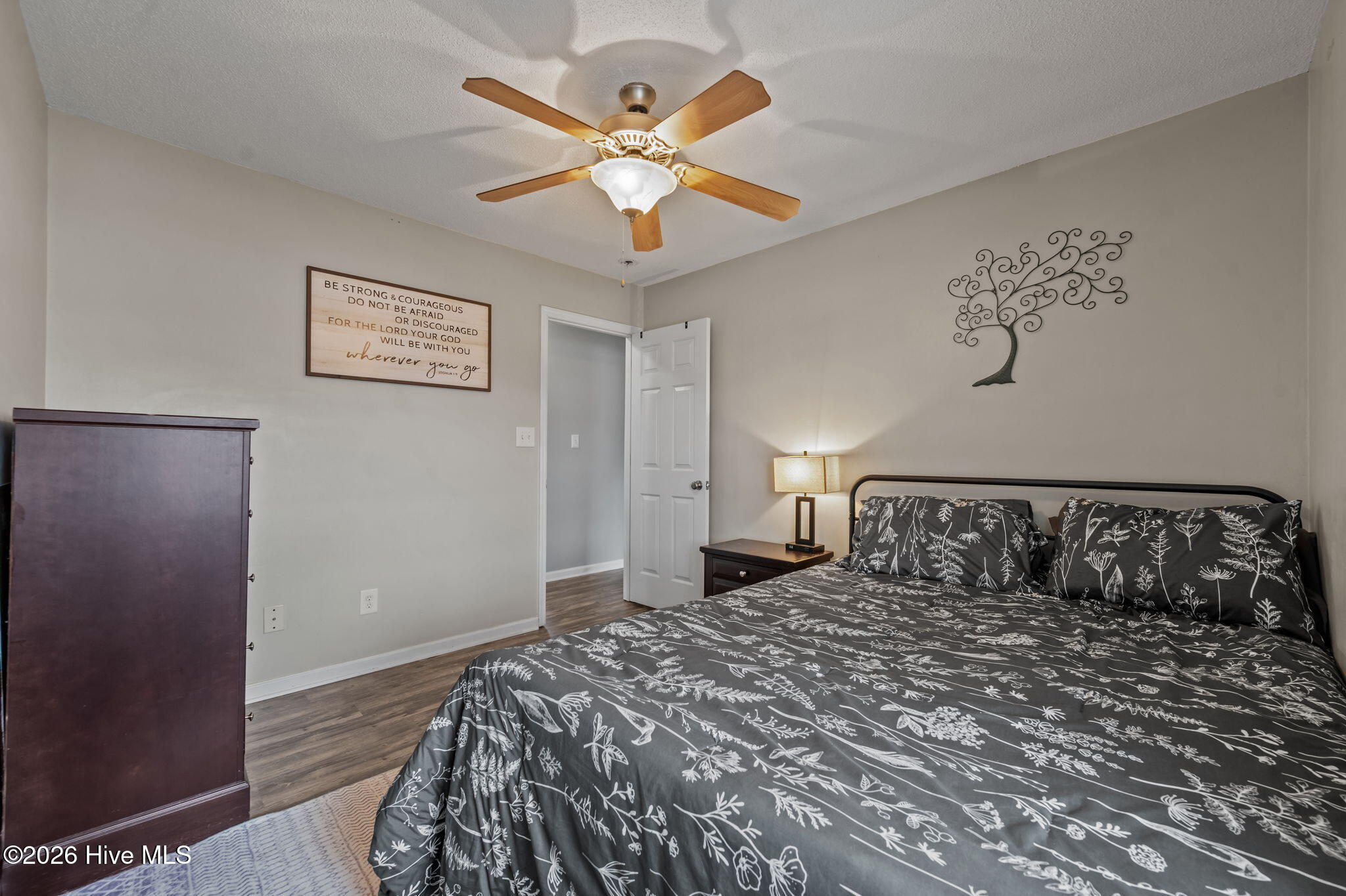 100547343 | Photo 30