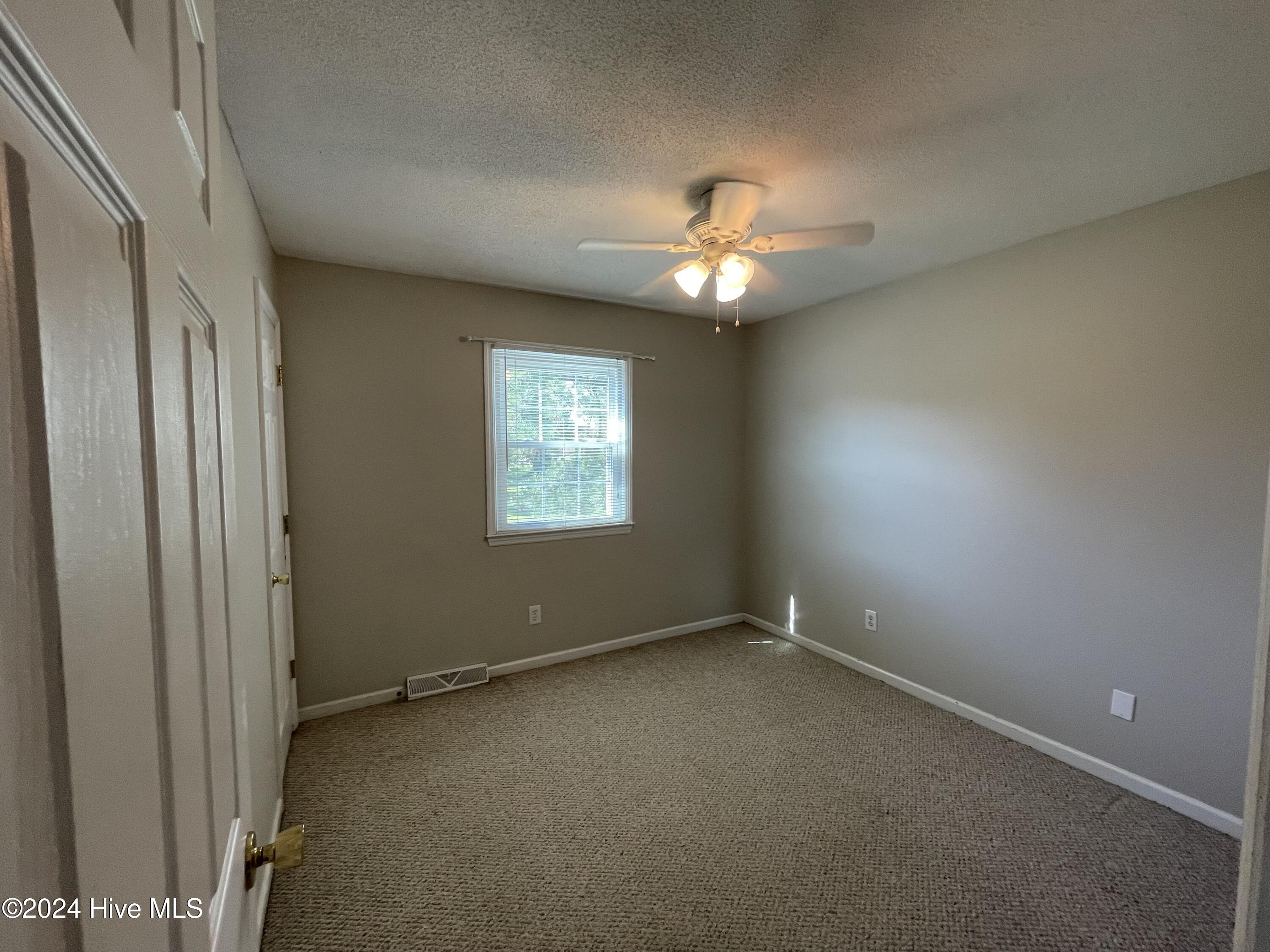 100549499 | Photo 15