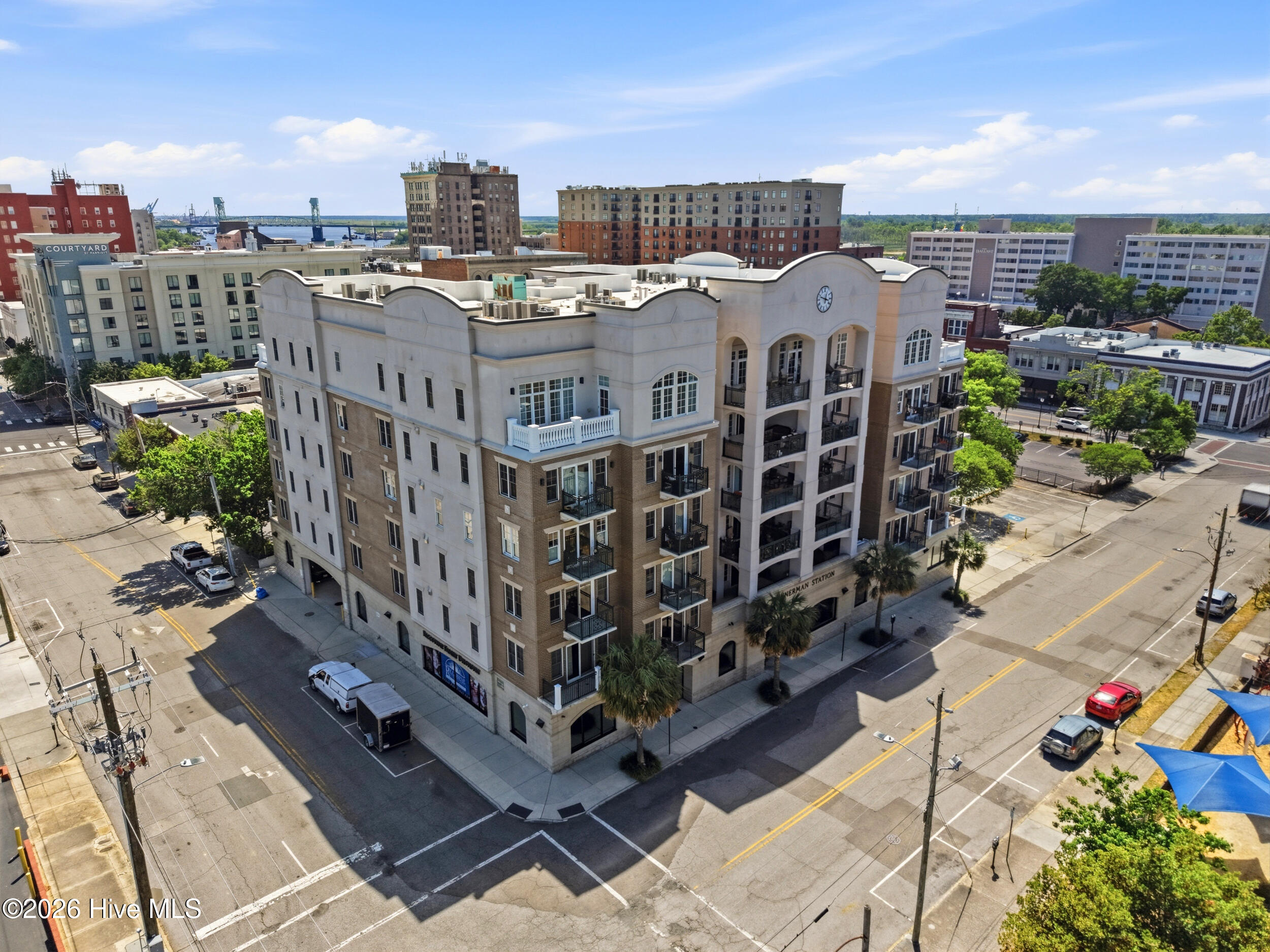 100570172 | Photo 45