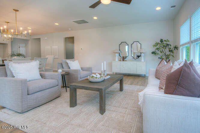 100524734 | Photo 14