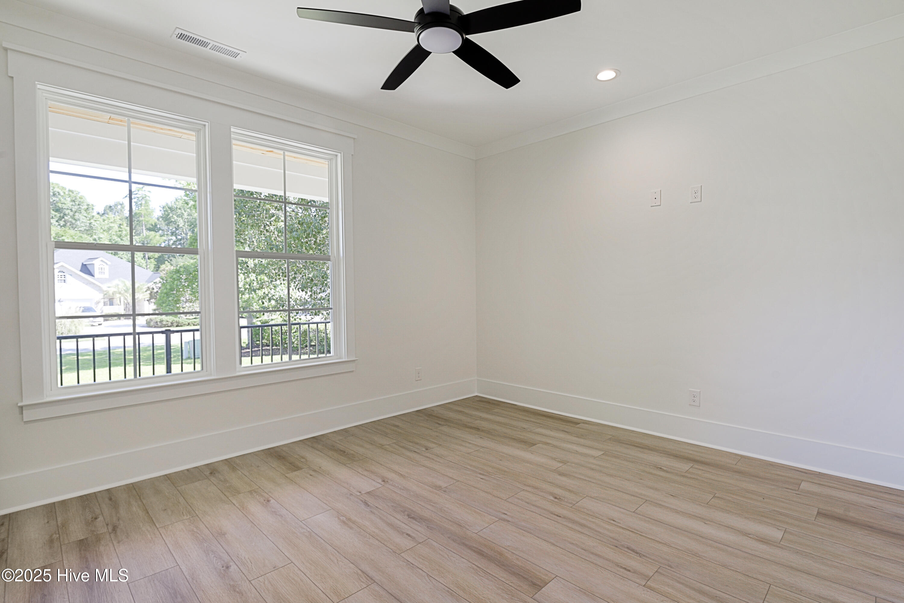 100541947 | Photo 13