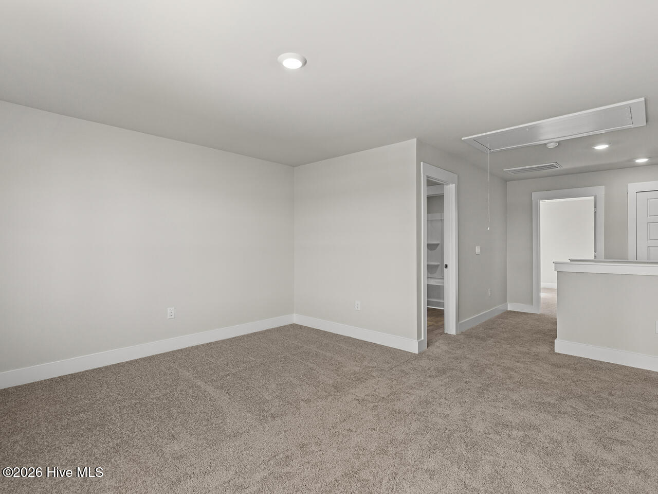 100545600 | Photo 42