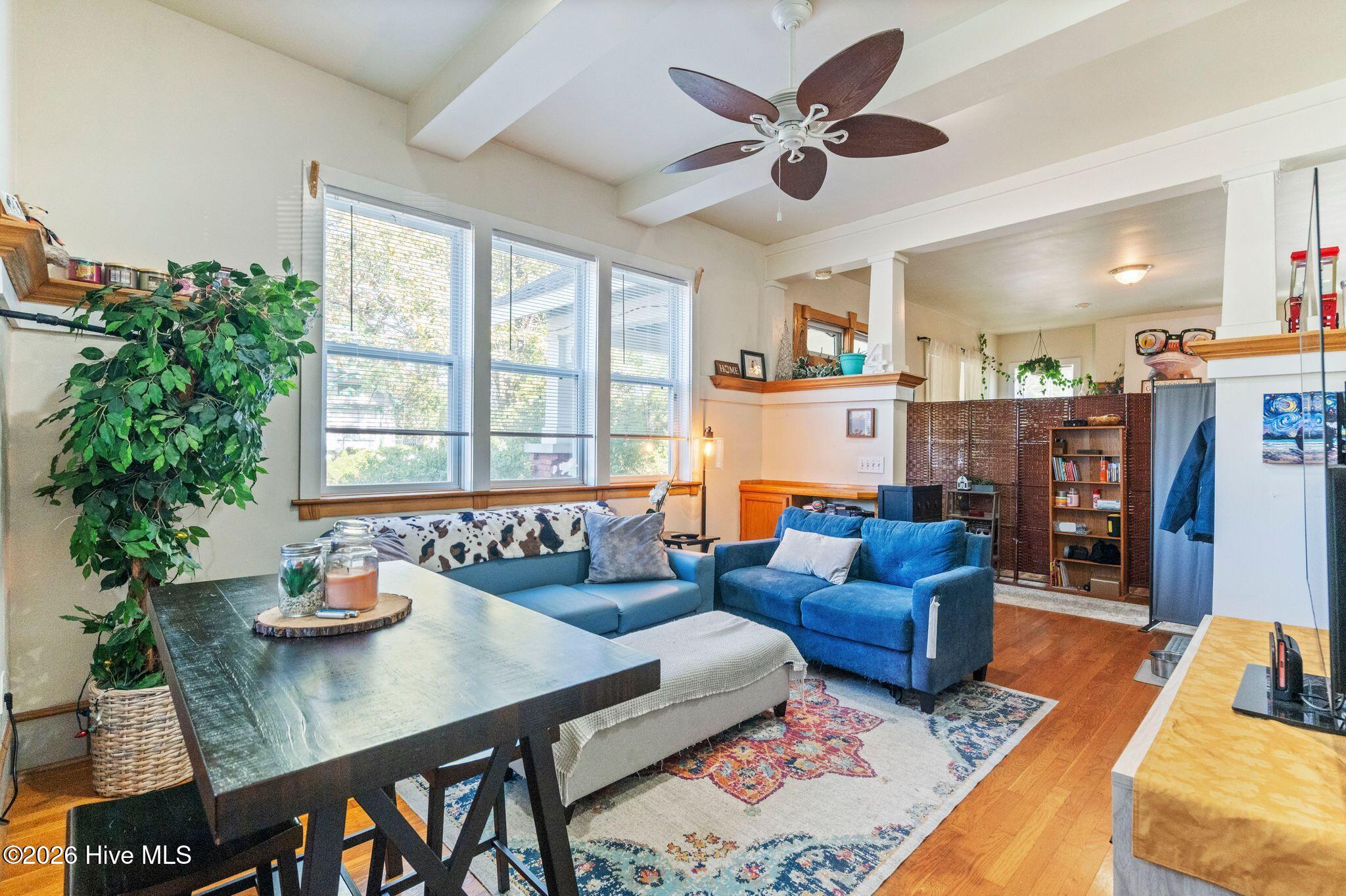 100570327 | Photo 12