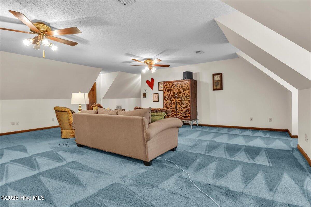 100565591 | Photo 42