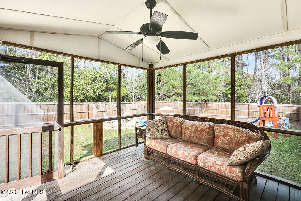 100559324 | Photo 25